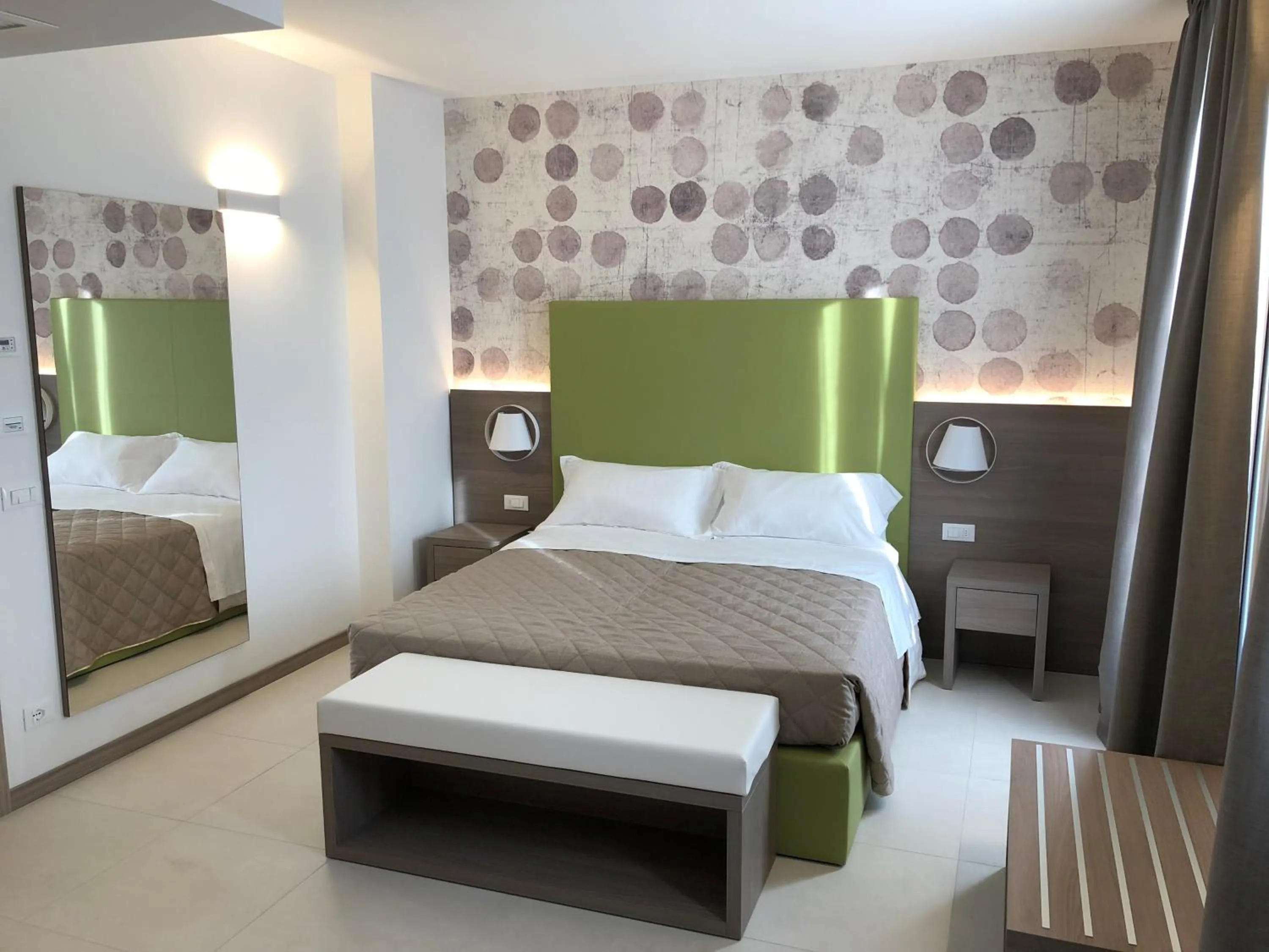 Photo of the whole room, Bed in Hotel Iris Jesolo