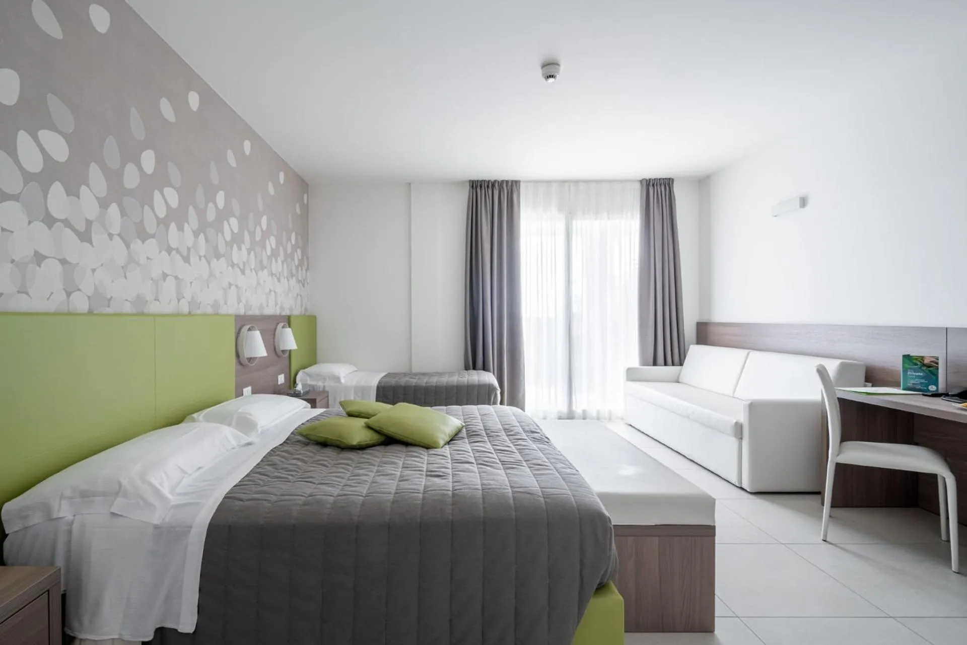 Photo of the whole room, Bed in Hotel Iris Jesolo