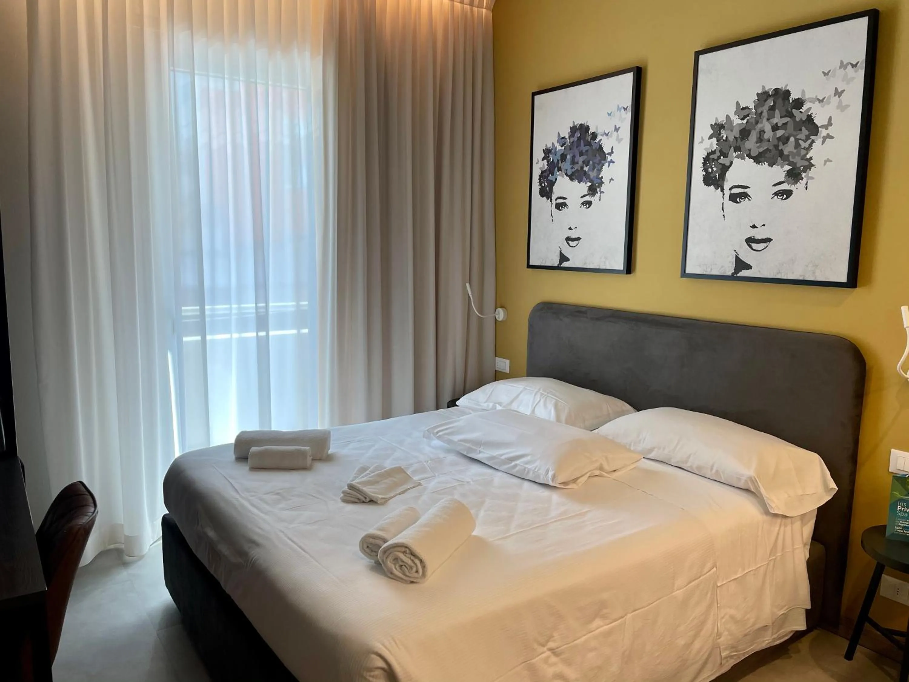 Photo of the whole room, Bed in Hotel Iris Jesolo