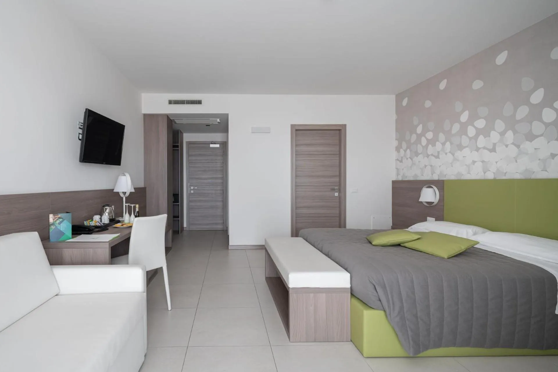 Photo of the whole room, Bed in Hotel Iris Jesolo