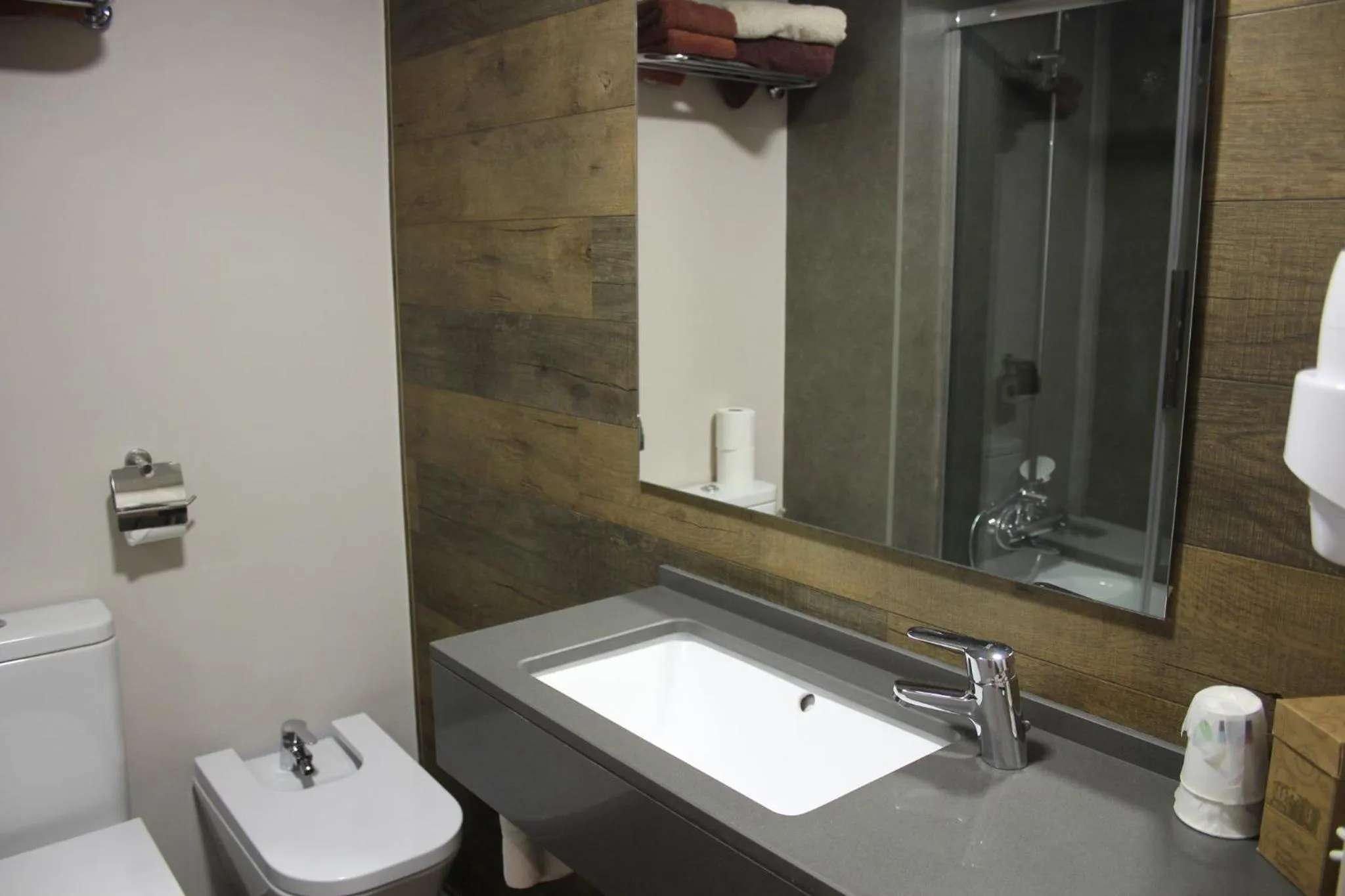 Shower in Hotel Vall d´Aneu