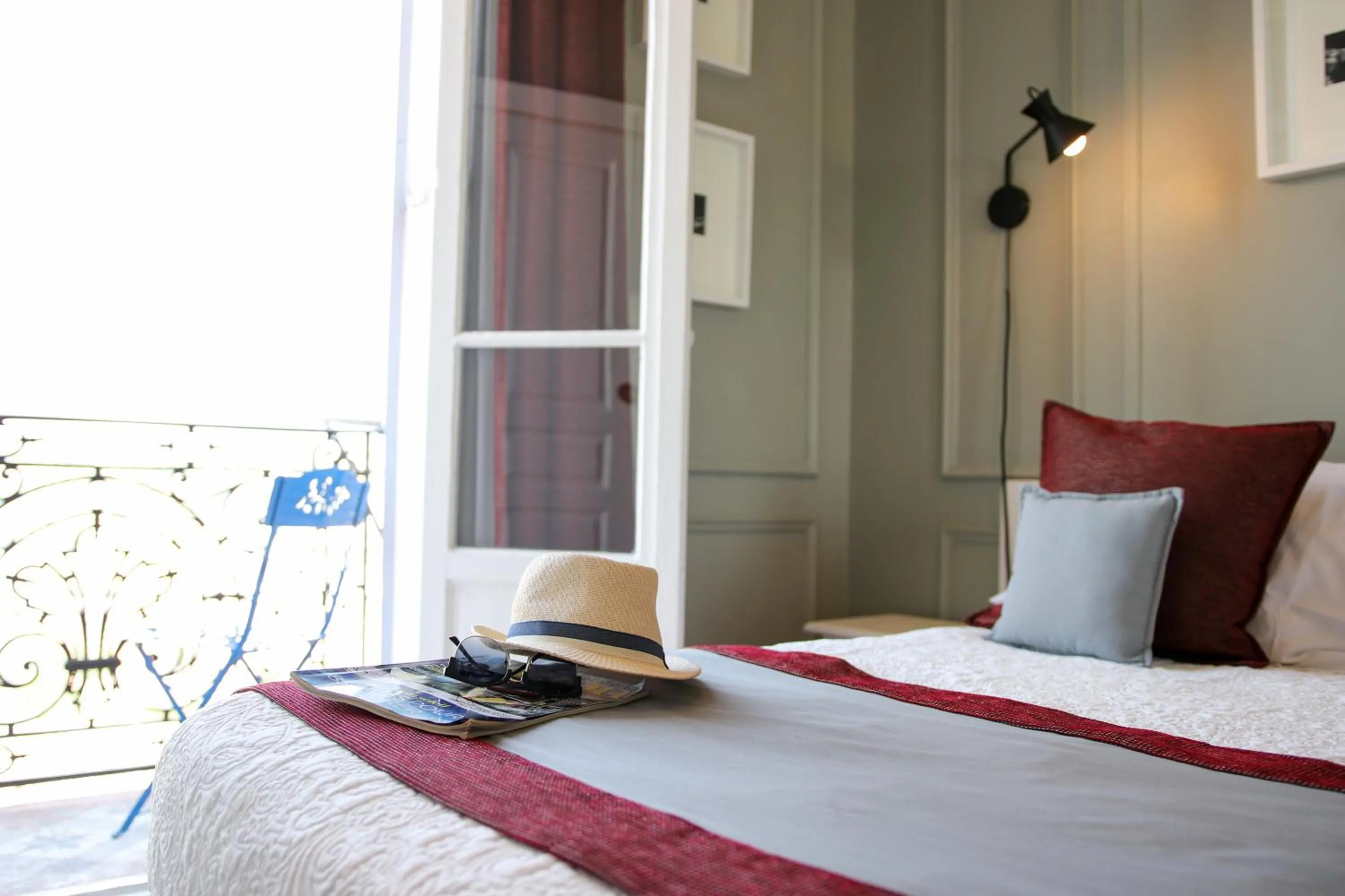 Balcony/Terrace, Bed in Le Panoramic Boutique Hôtel