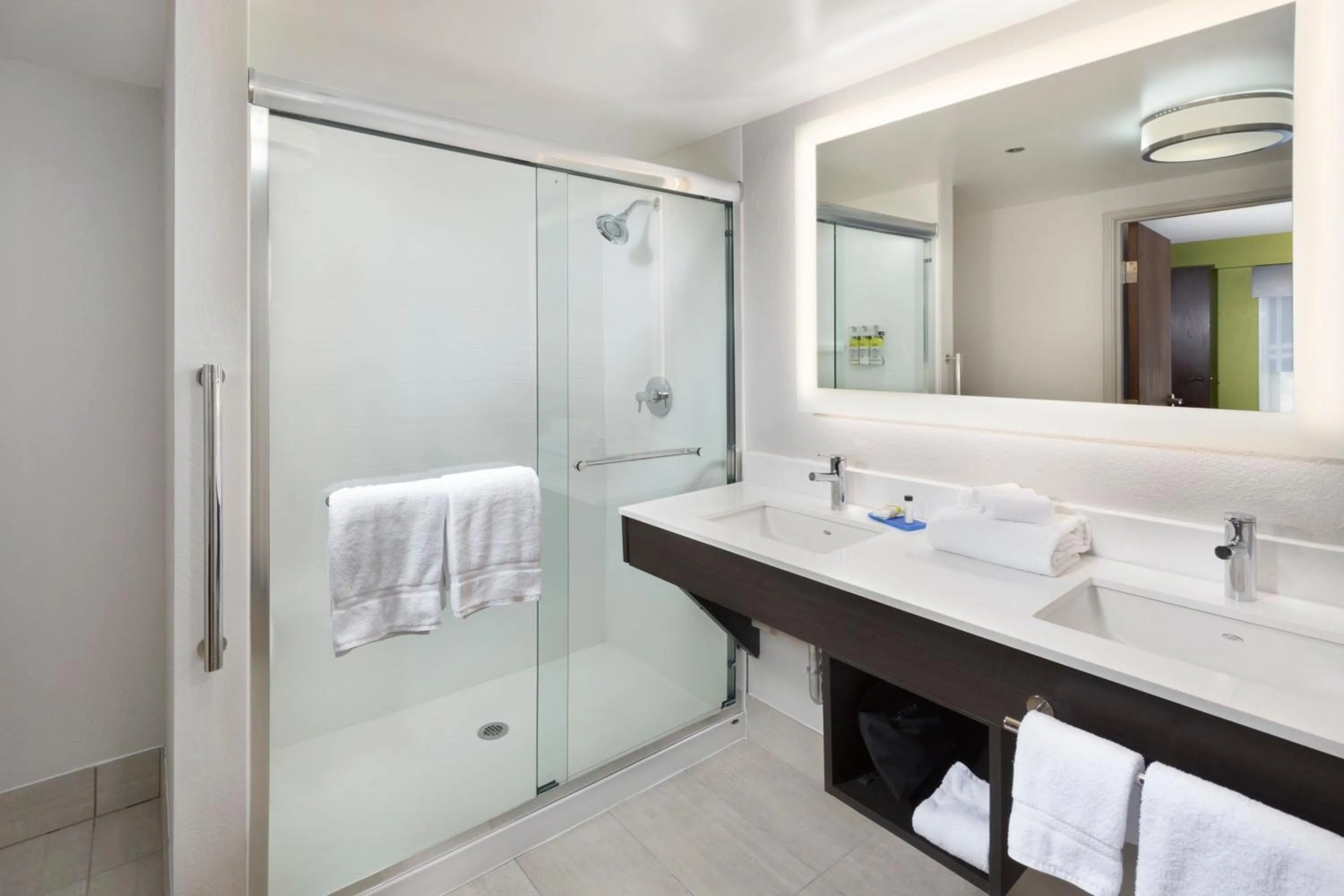 Photo of the whole room in Holiday Inn Express Middlesboro by IHG