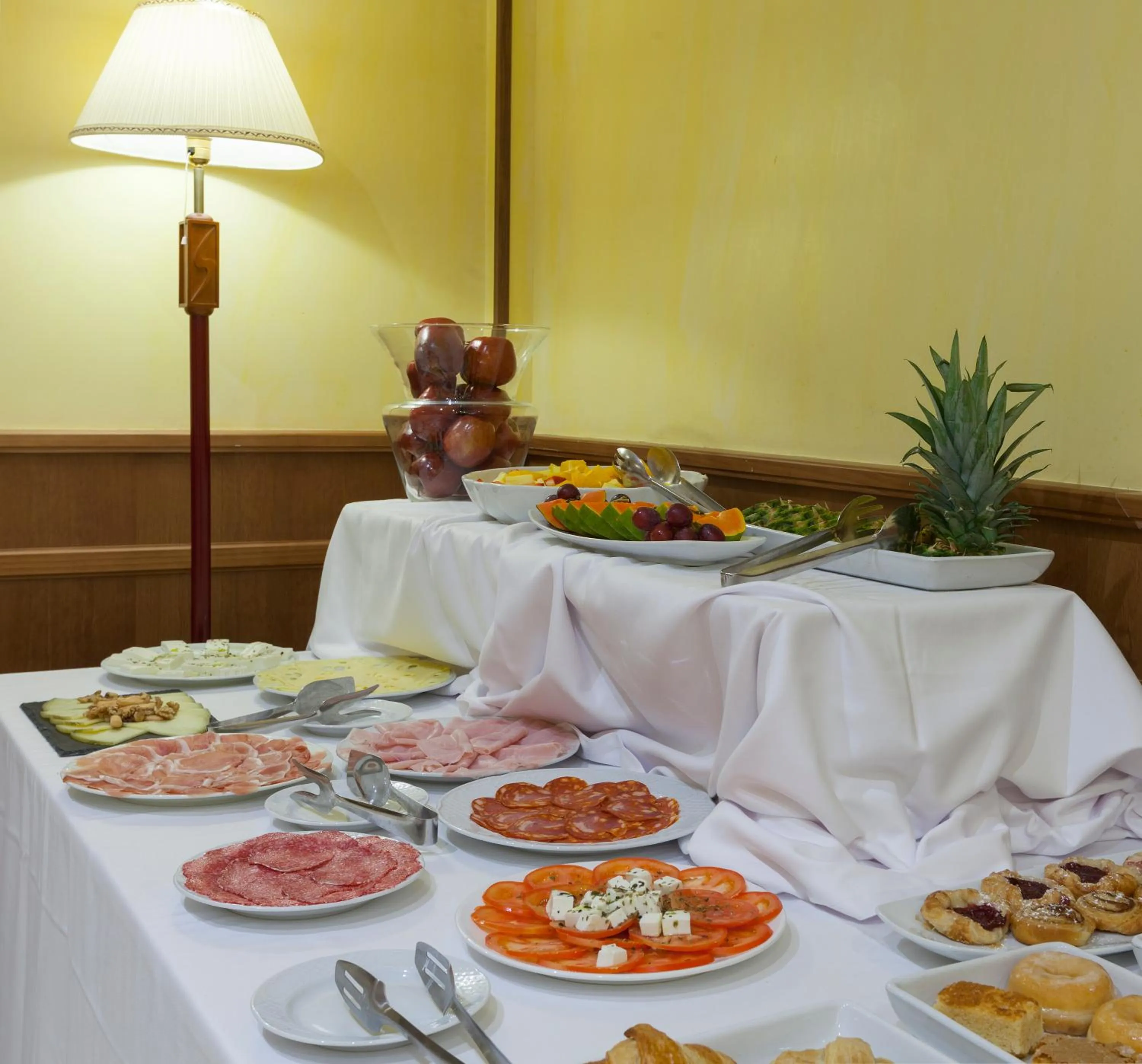 Restaurant/places to eat in Agora Juan de Austria