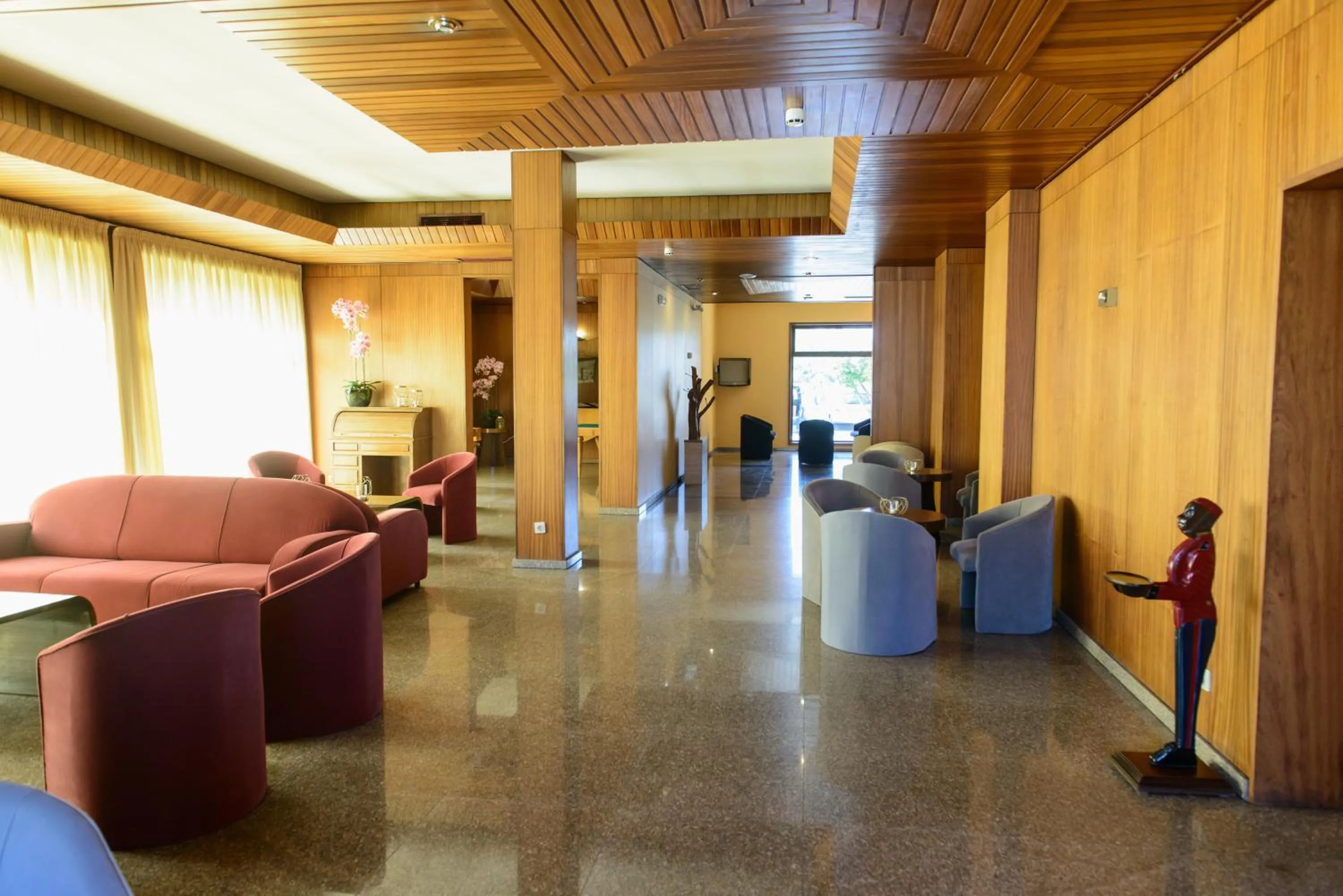 Communal lounge/ TV room in Nova Cruz Hotel