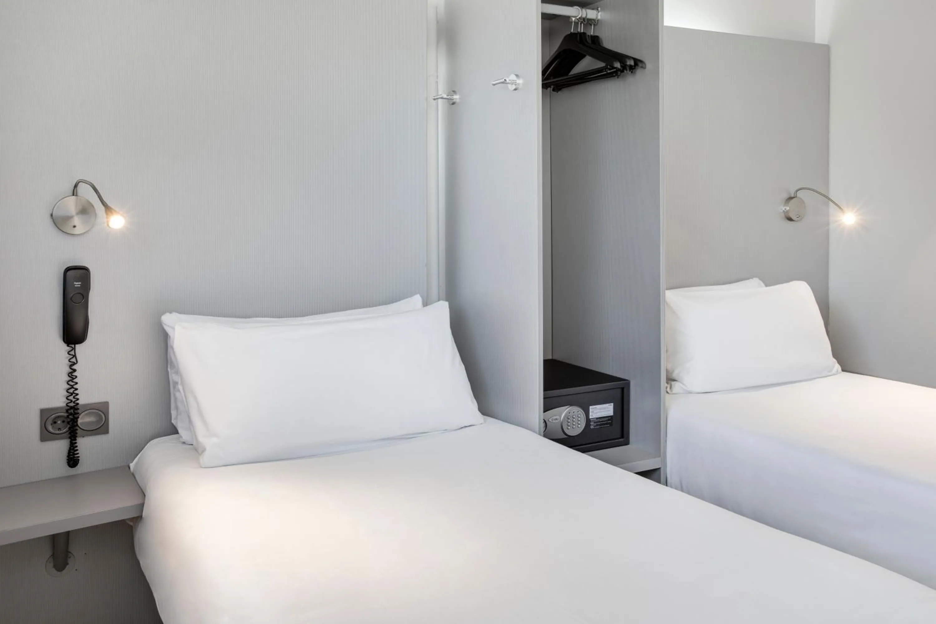 safe, Bed in B&B HOTEL Barcelona Granollers