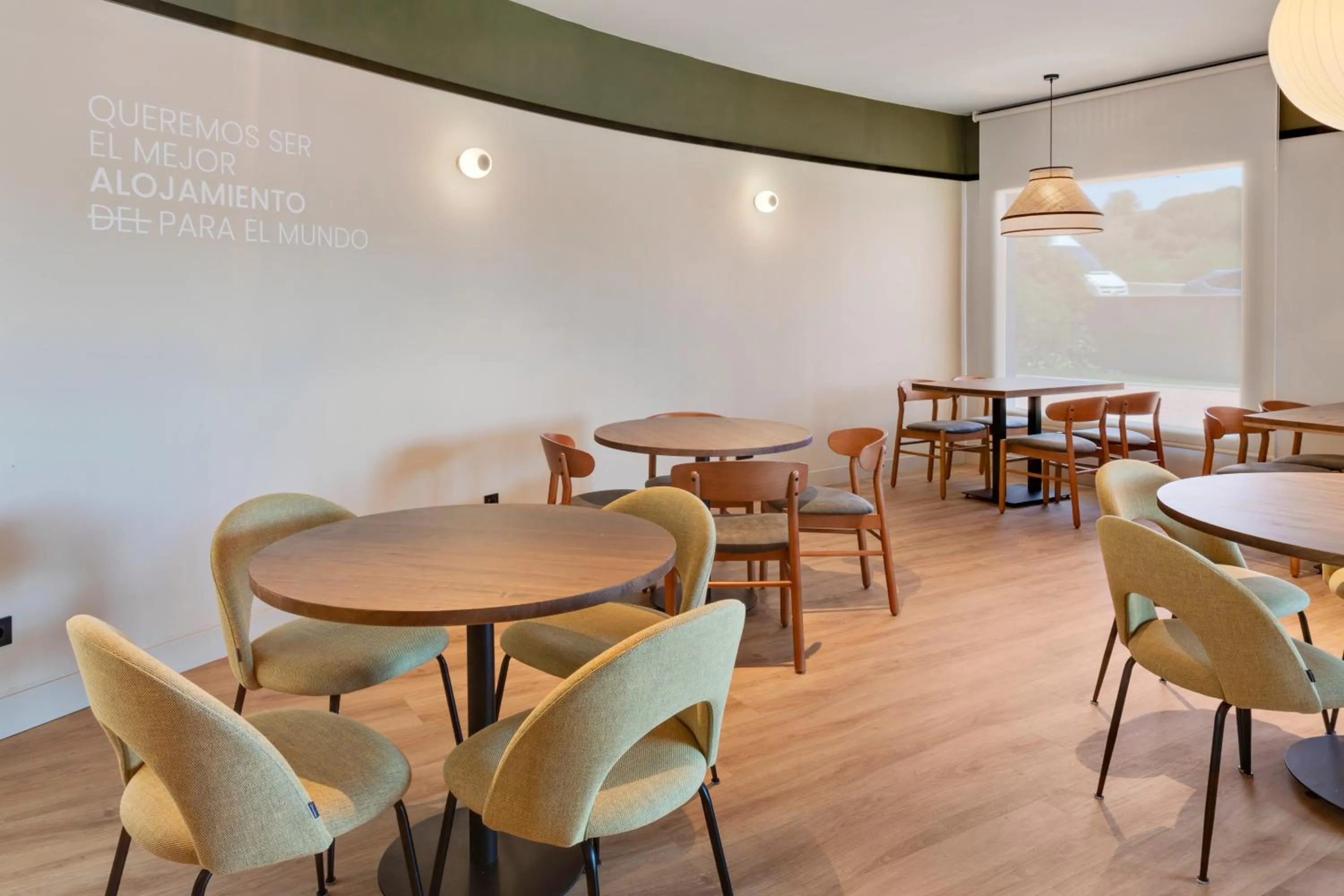 Restaurant/places to eat in B&B HOTEL Barcelona Granollers