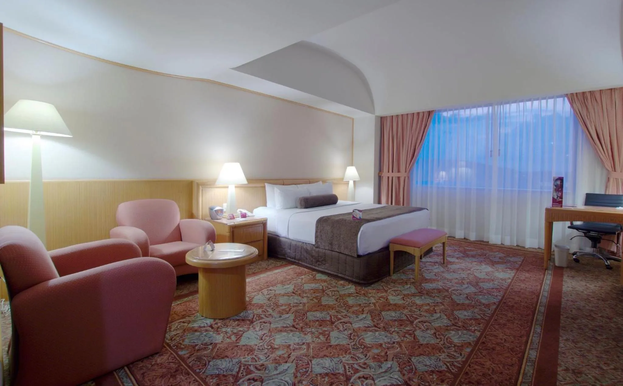 Photo of the whole room, Bed in Crowne Plaza Hotel Mexico City North-Tlalnepantla, an IHG Hotel