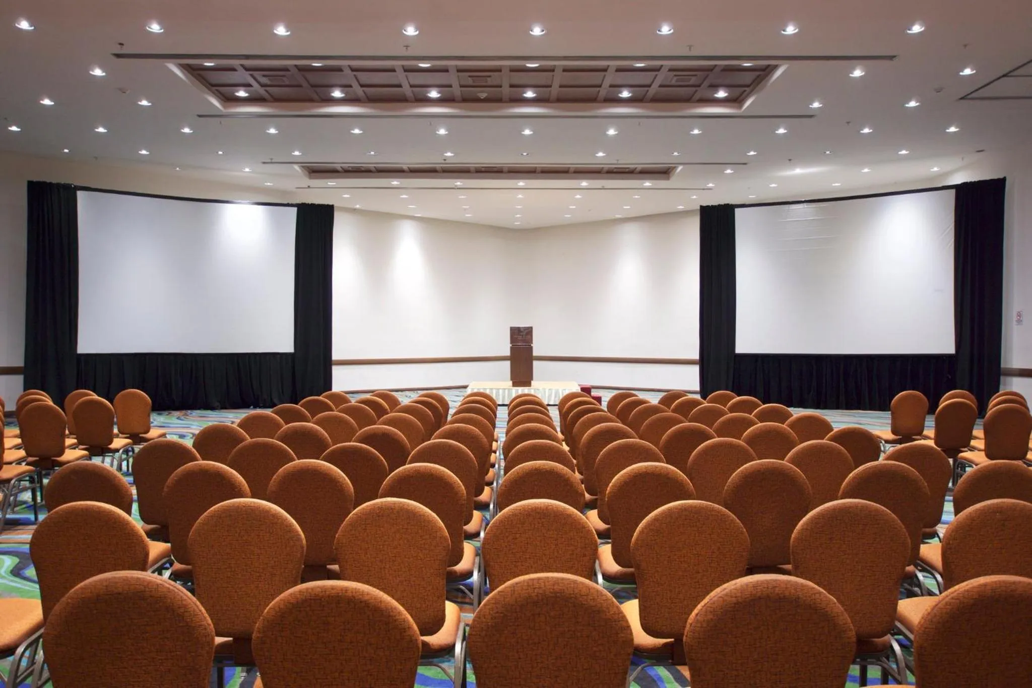Meeting/conference room in Crowne Plaza Hotel Mexico City North-Tlalnepantla, an IHG Hotel
