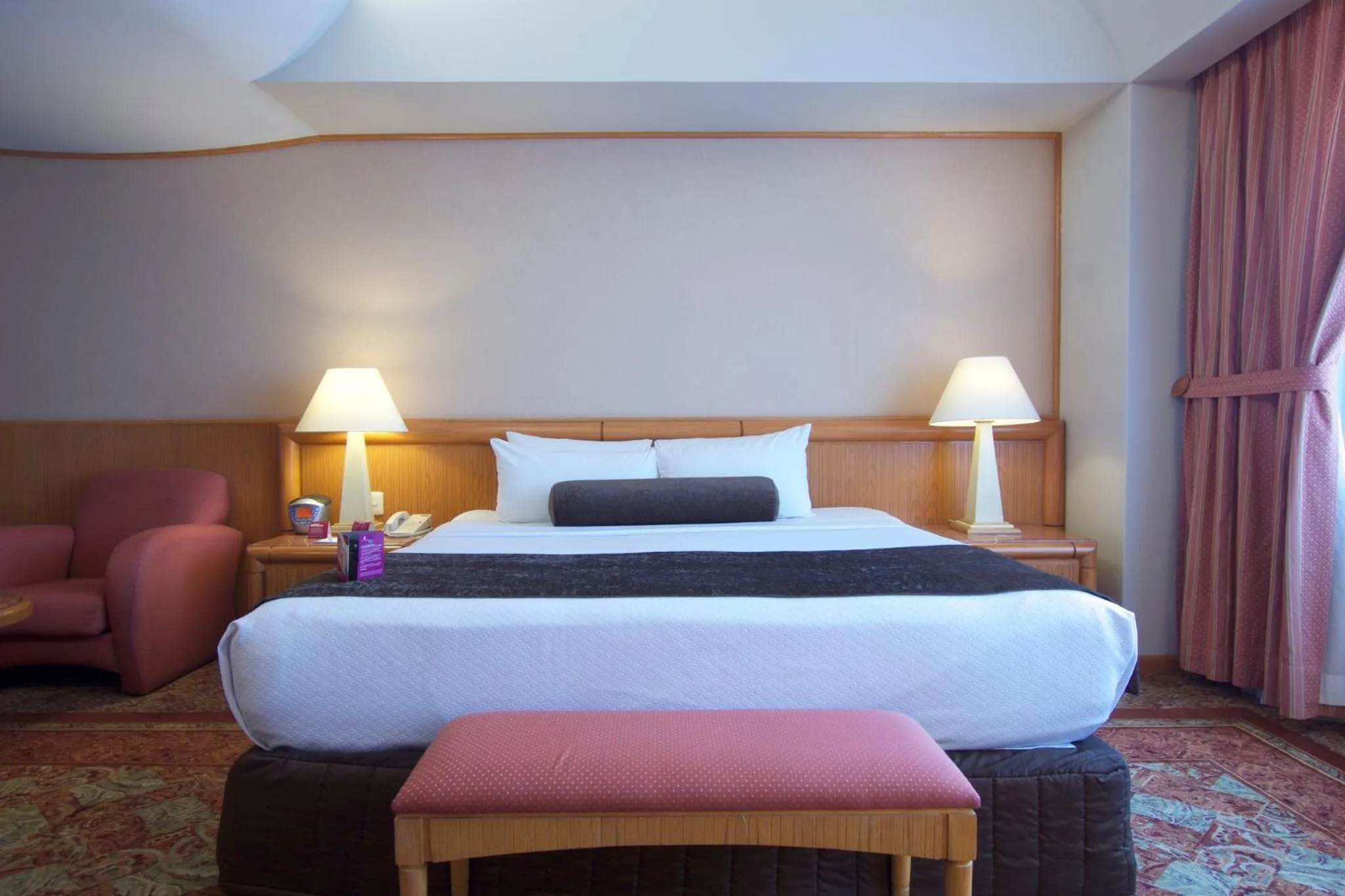 Photo of the whole room, Bed in Crowne Plaza Hotel Mexico City North-Tlalnepantla, an IHG Hotel