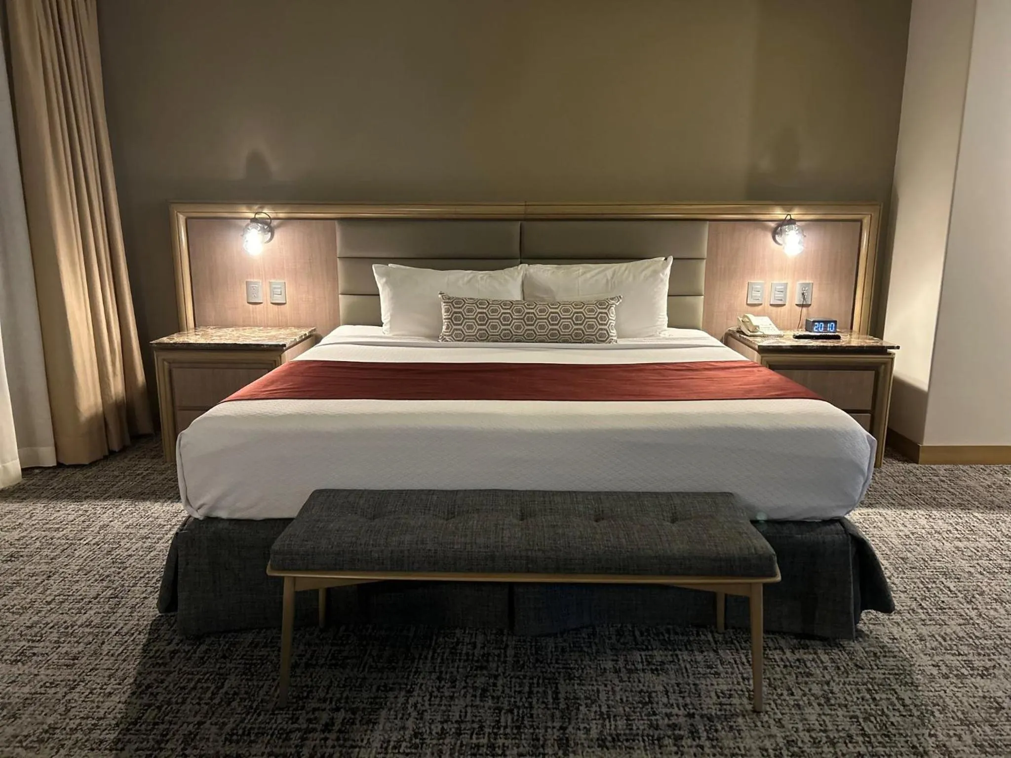 Photo of the whole room, Bed in Crowne Plaza Hotel Mexico City North-Tlalnepantla, an IHG Hotel