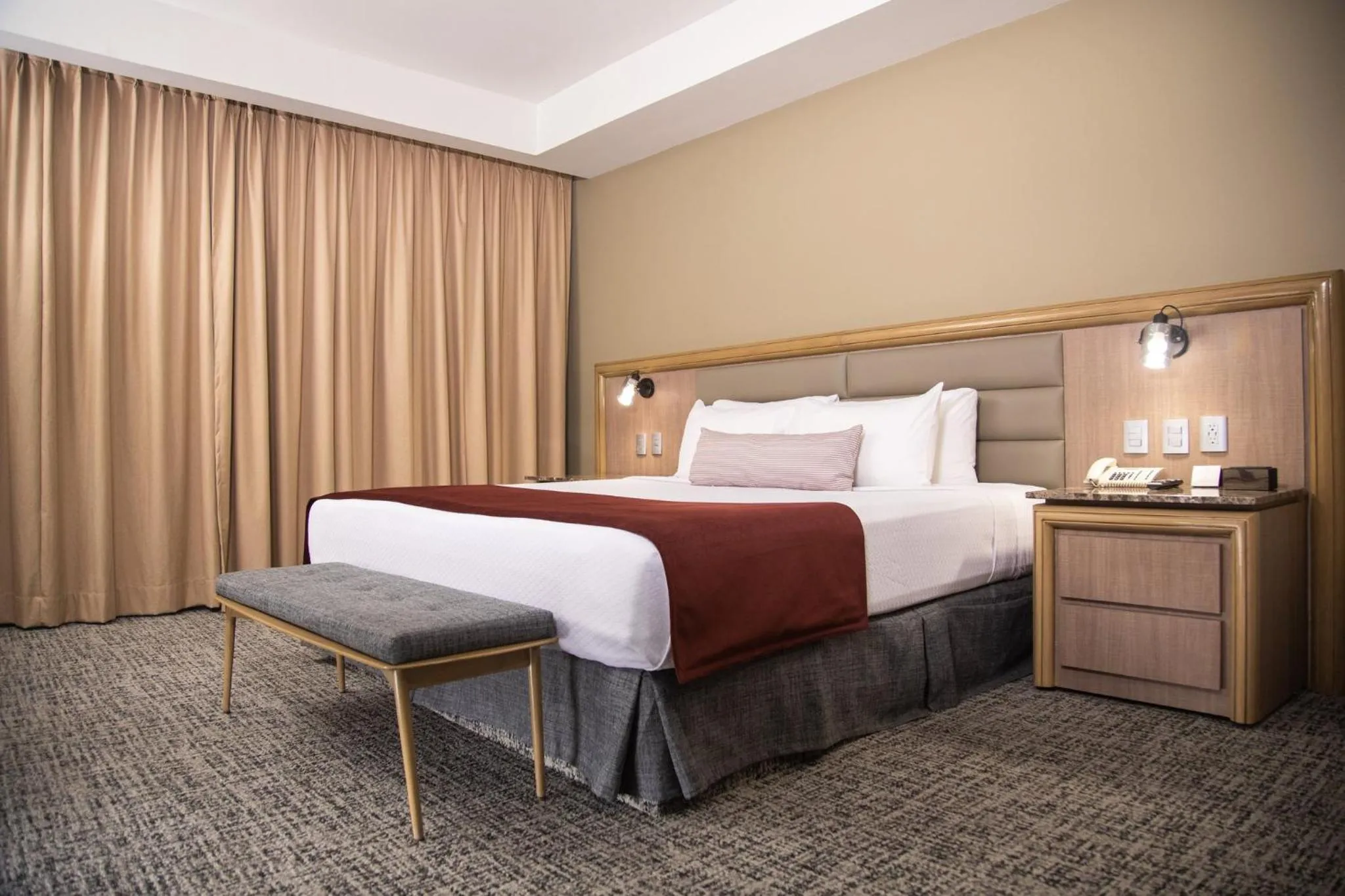 Photo of the whole room, Bed in Crowne Plaza Hotel Mexico City North-Tlalnepantla, an IHG Hotel