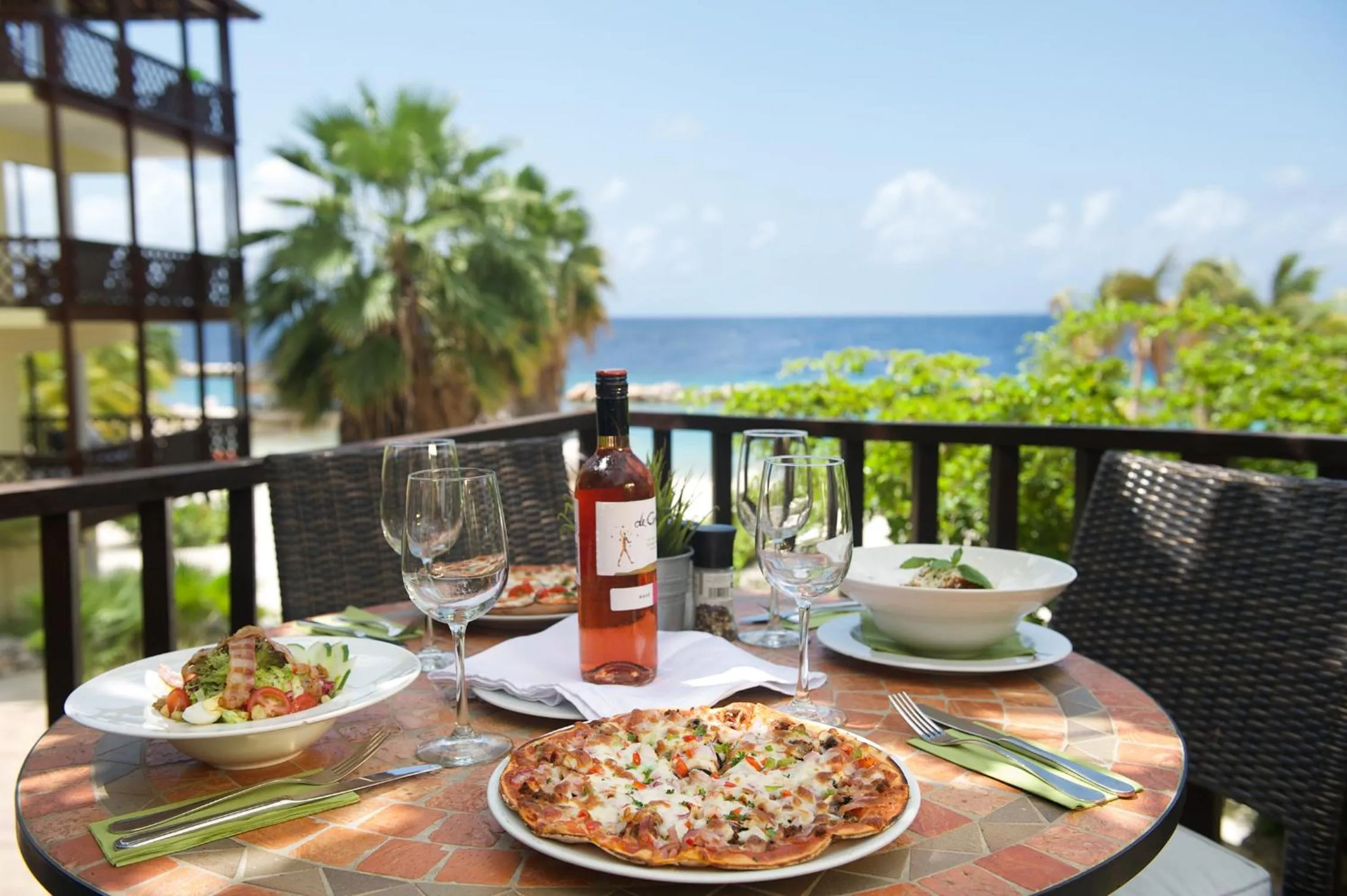 Restaurant/places to eat in Dolphin Suites & Wellness Curacao