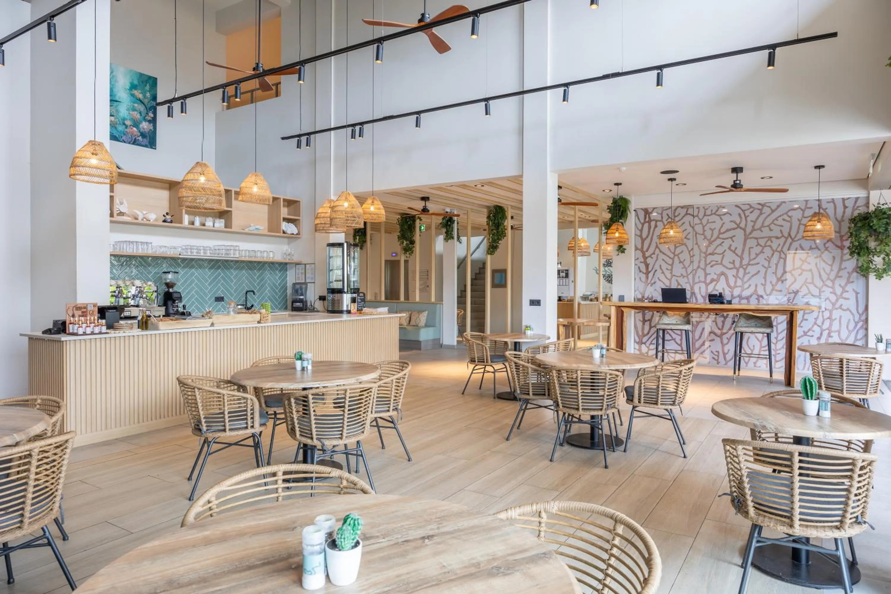 Restaurant/places to eat in Dolphin Suites & Wellness Curacao