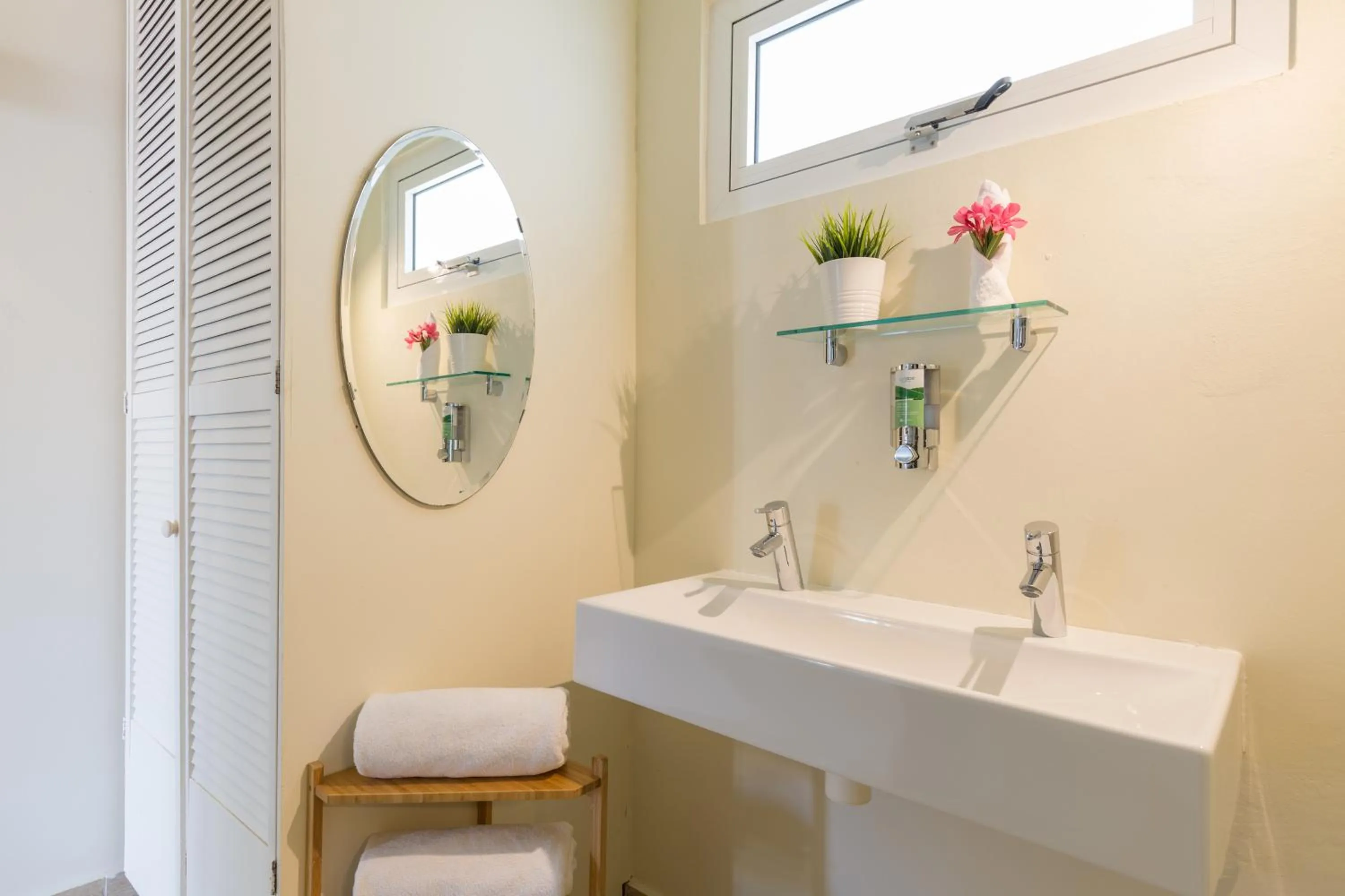 Bathroom in Dolphin Suites & Wellness Curacao