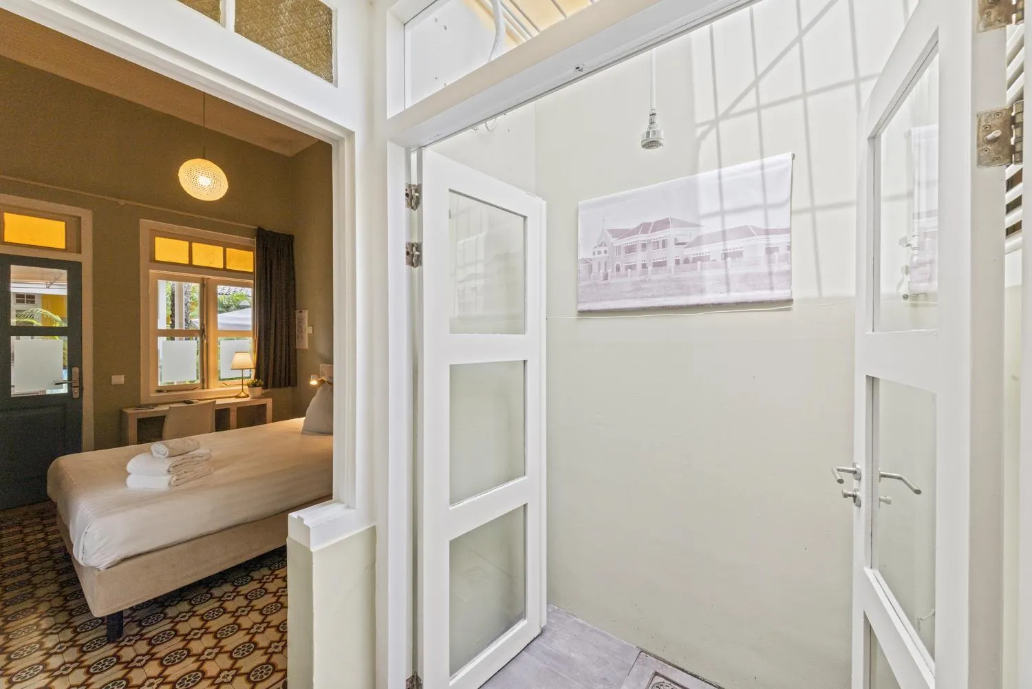 Shower, Bed in Boutique Hotel 't Klooster