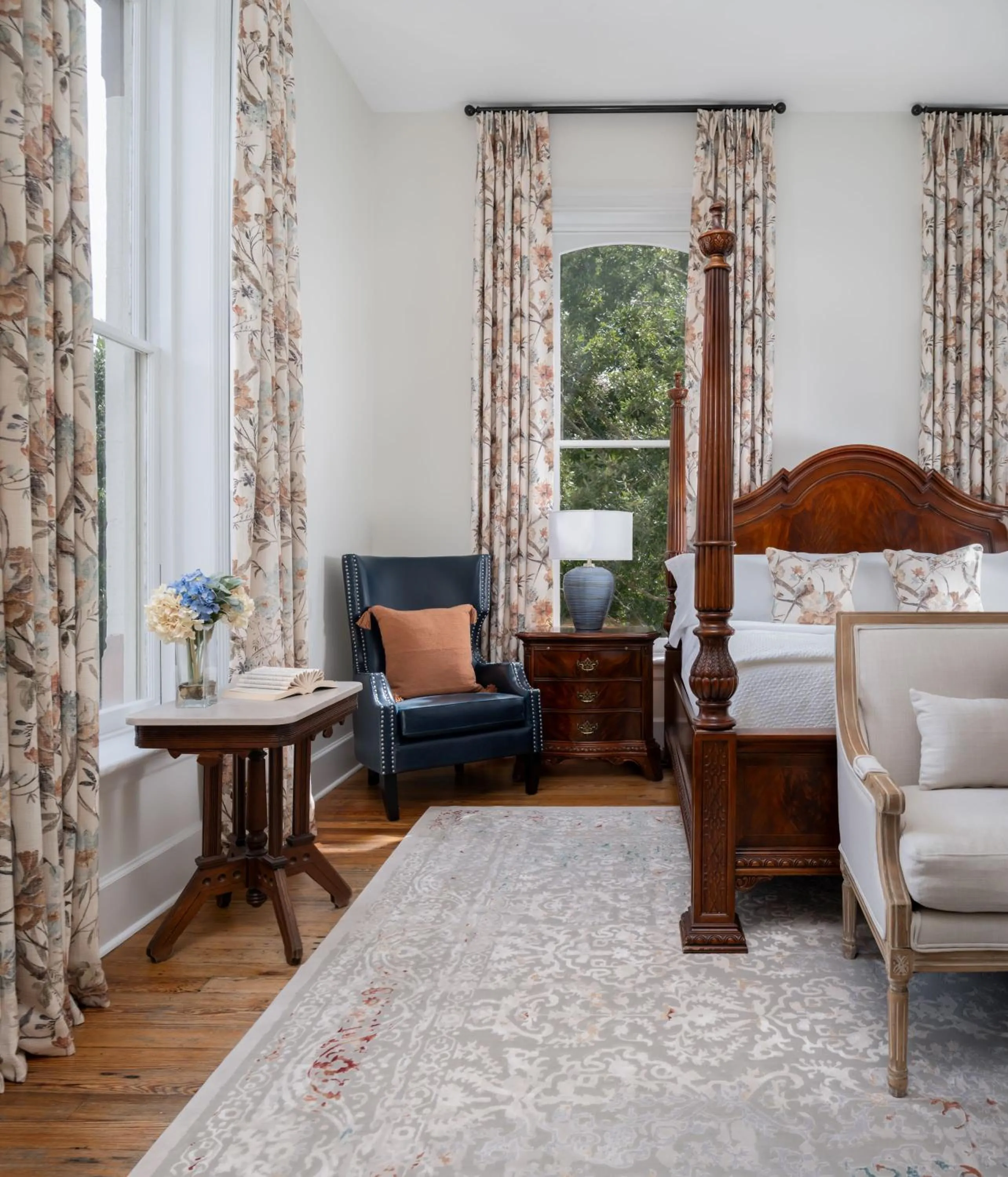 Bed in Hamilton Turner Inn