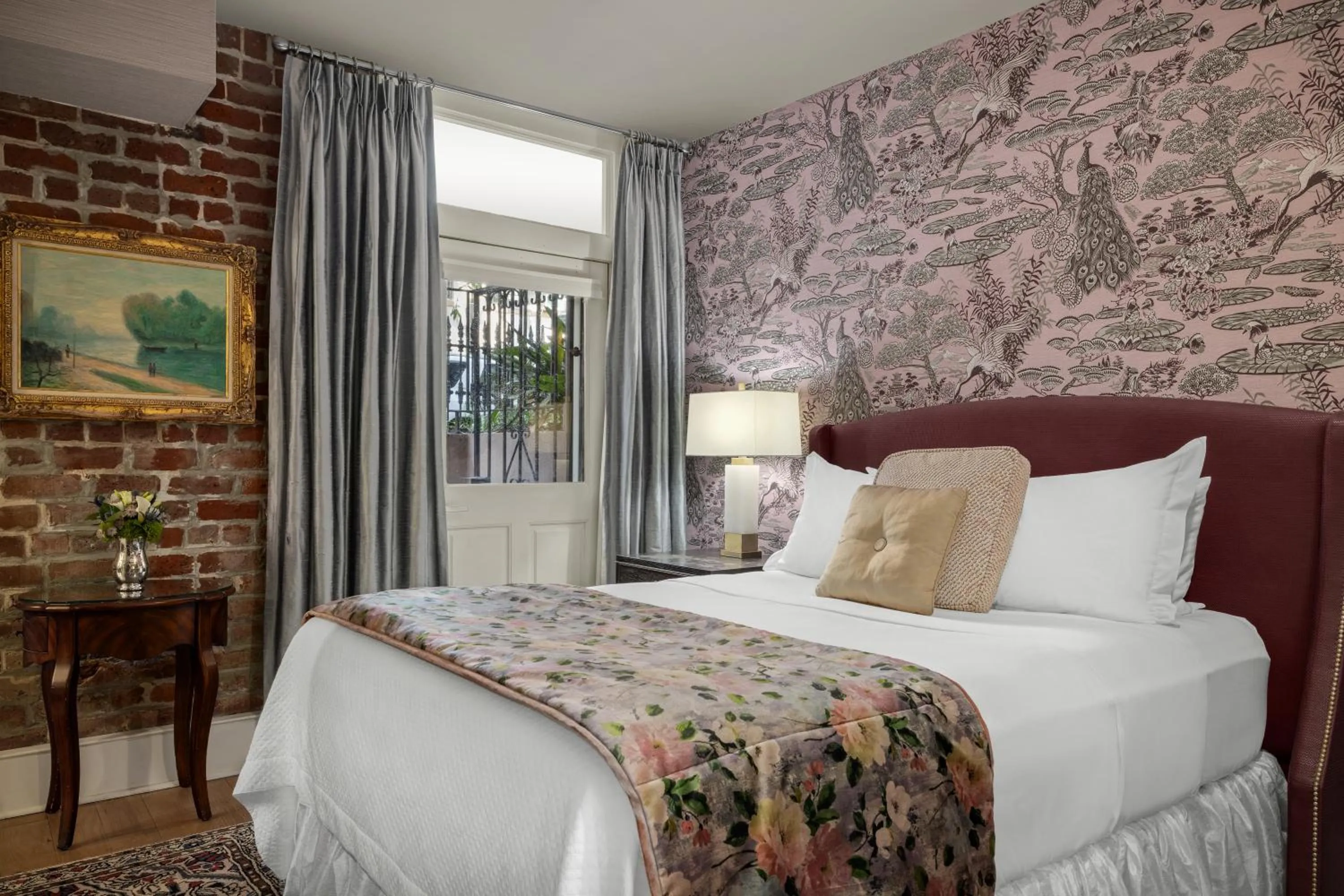 Bed in Hamilton Turner Inn