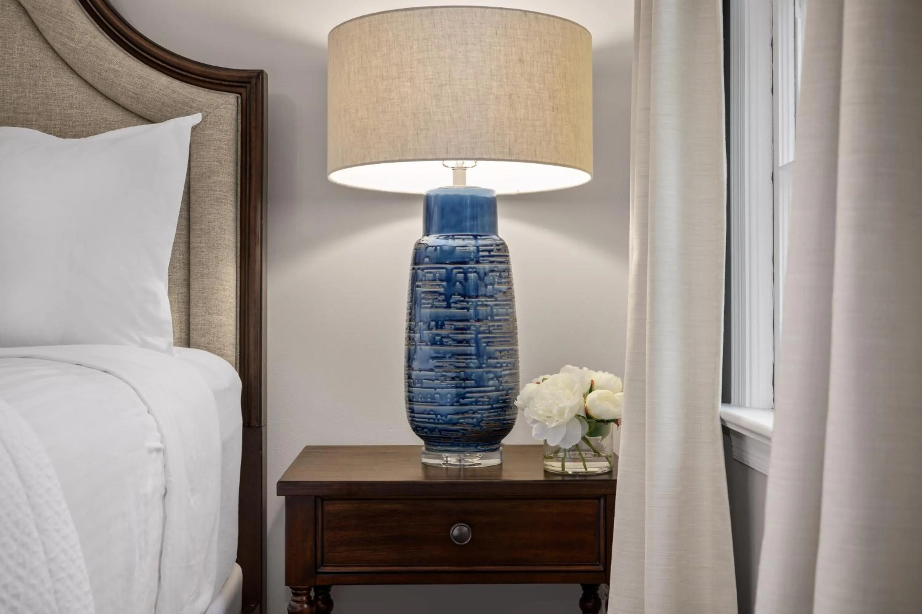 Bed in Hamilton Turner Inn