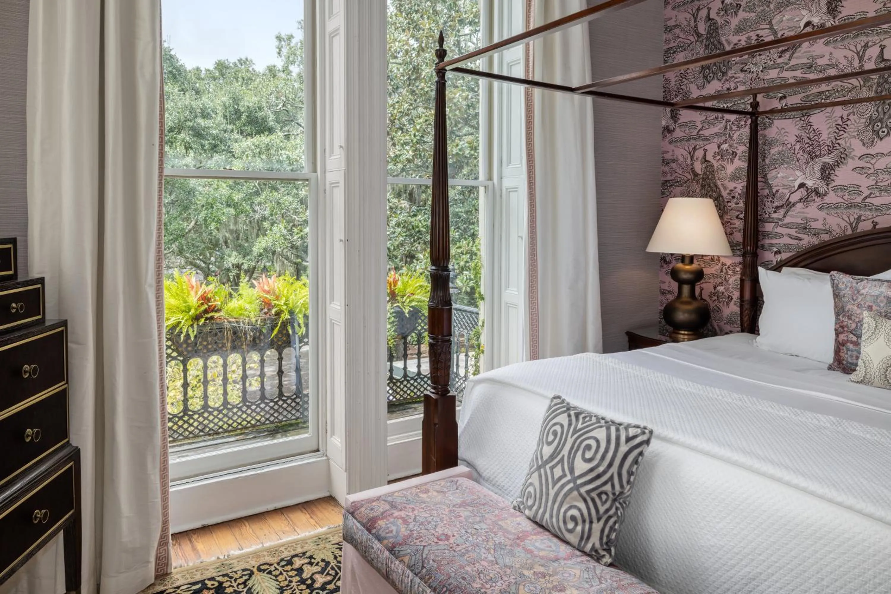 Bed in Hamilton Turner Inn