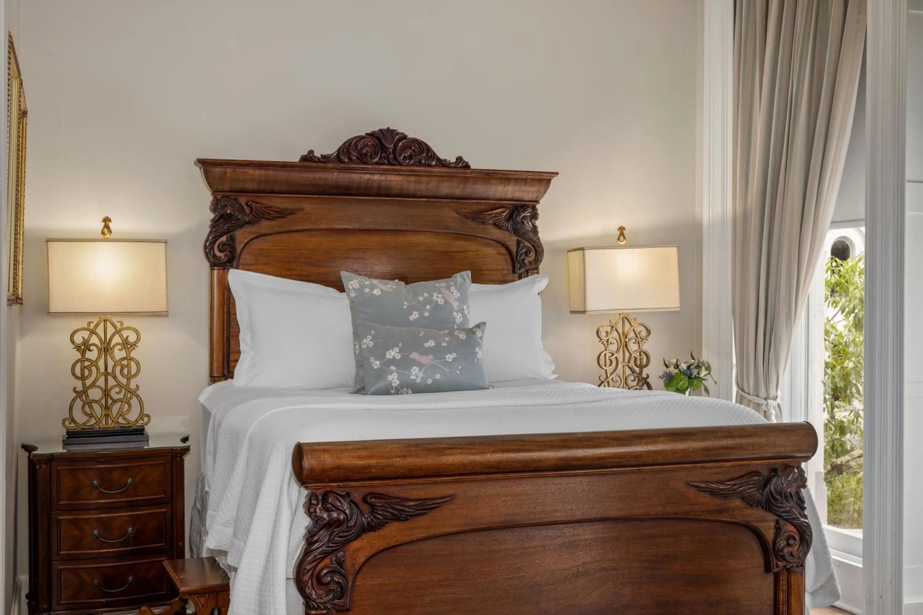 Bed in Hamilton Turner Inn