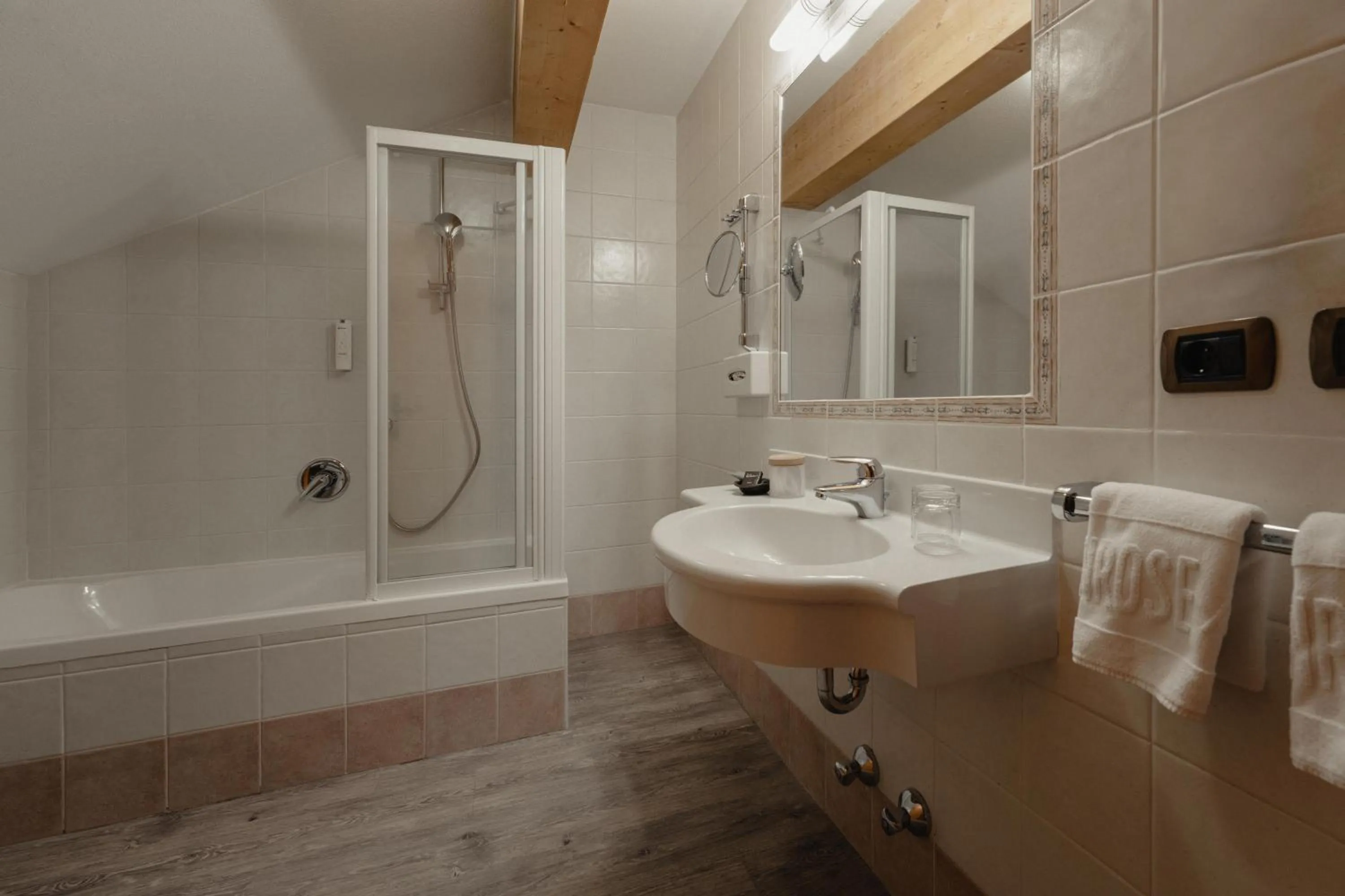 Shower in Hotel Alpenrose