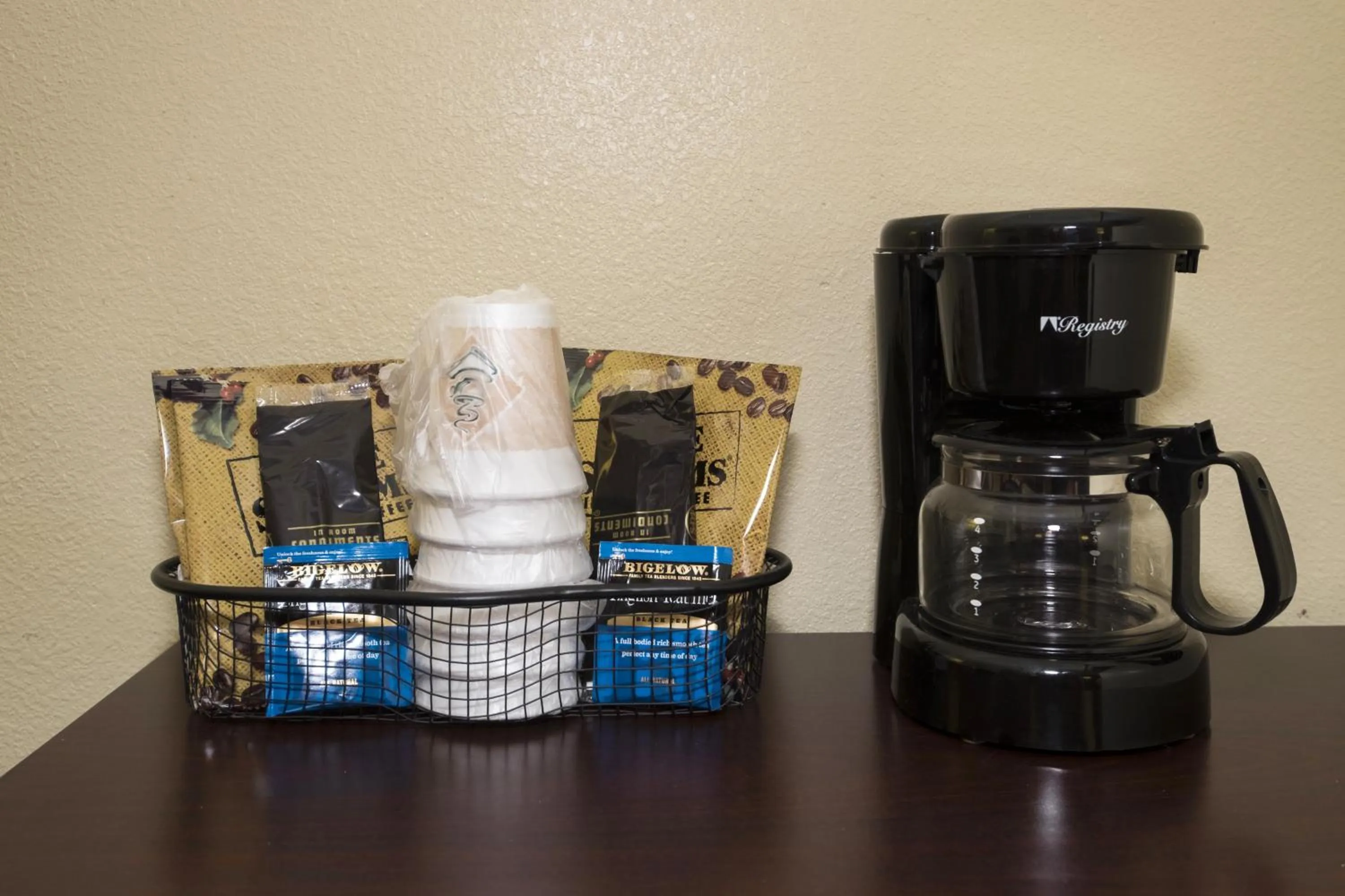 Photo of the whole room in Red Roof Inn & Suites Cincinnati North-Mason