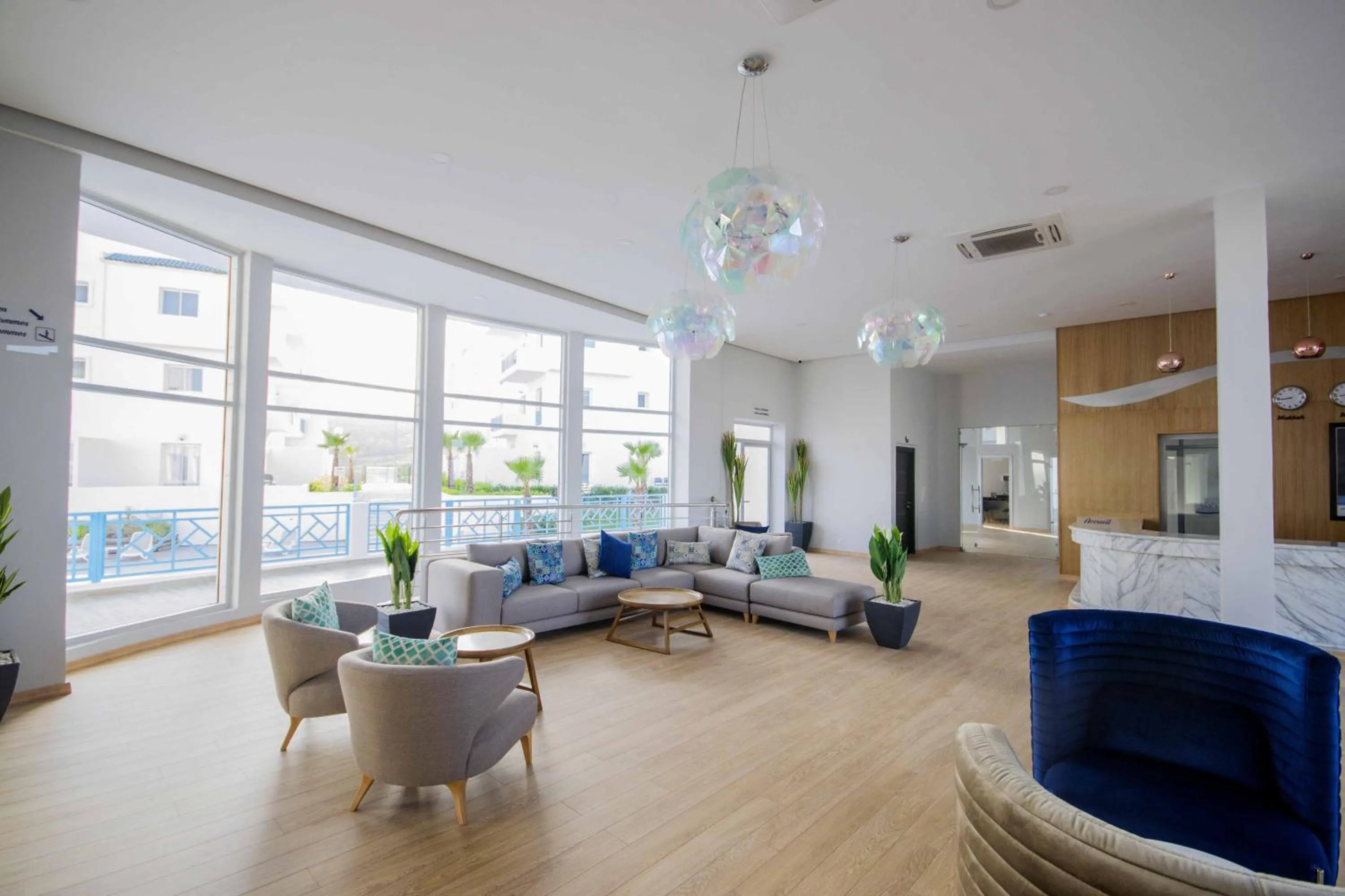 Lobby or reception in L'escale Appart-hôtel By 7AV HOTELS