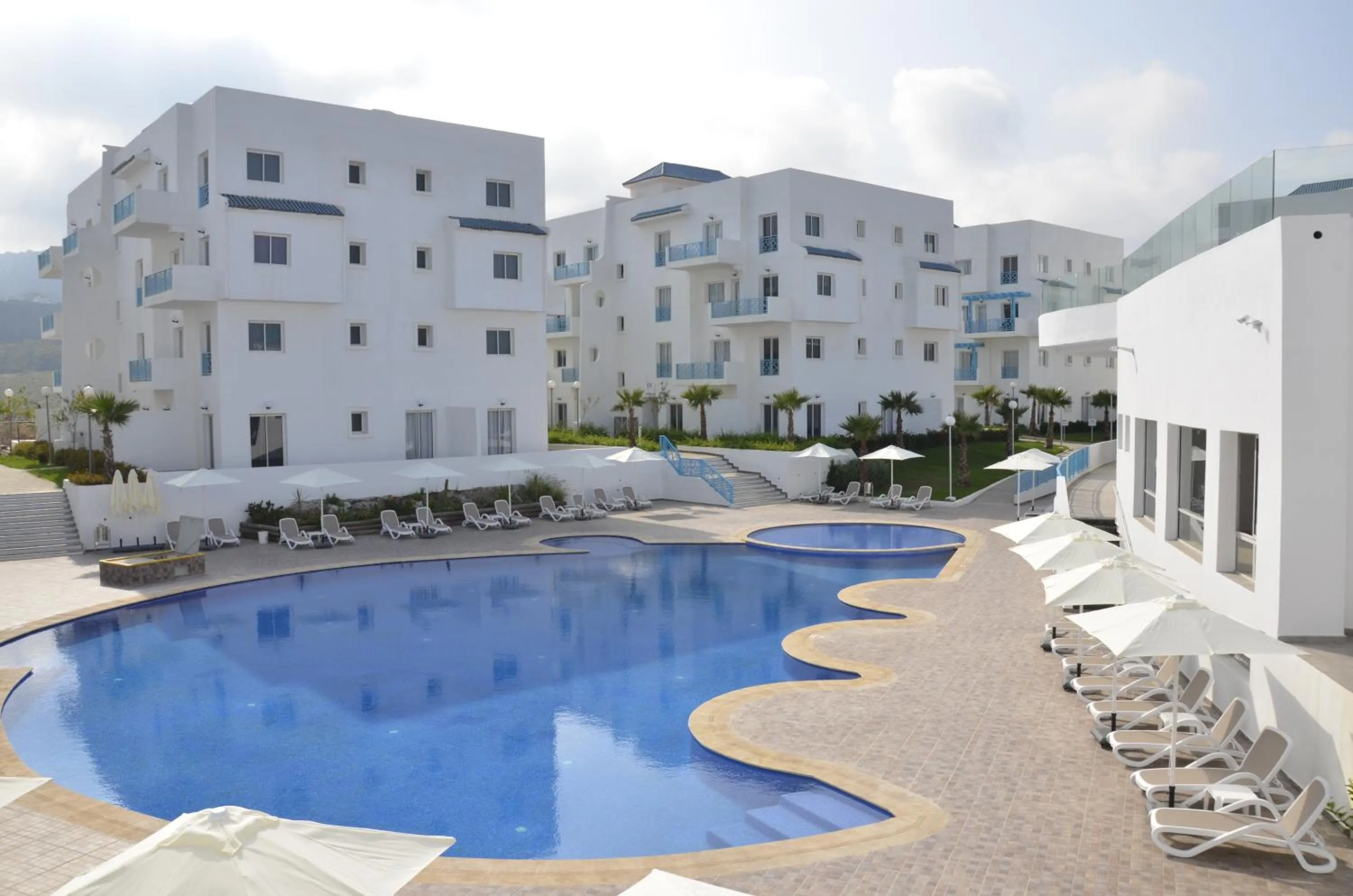 Pool view in L'escale Appart-hôtel By 7AV HOTELS