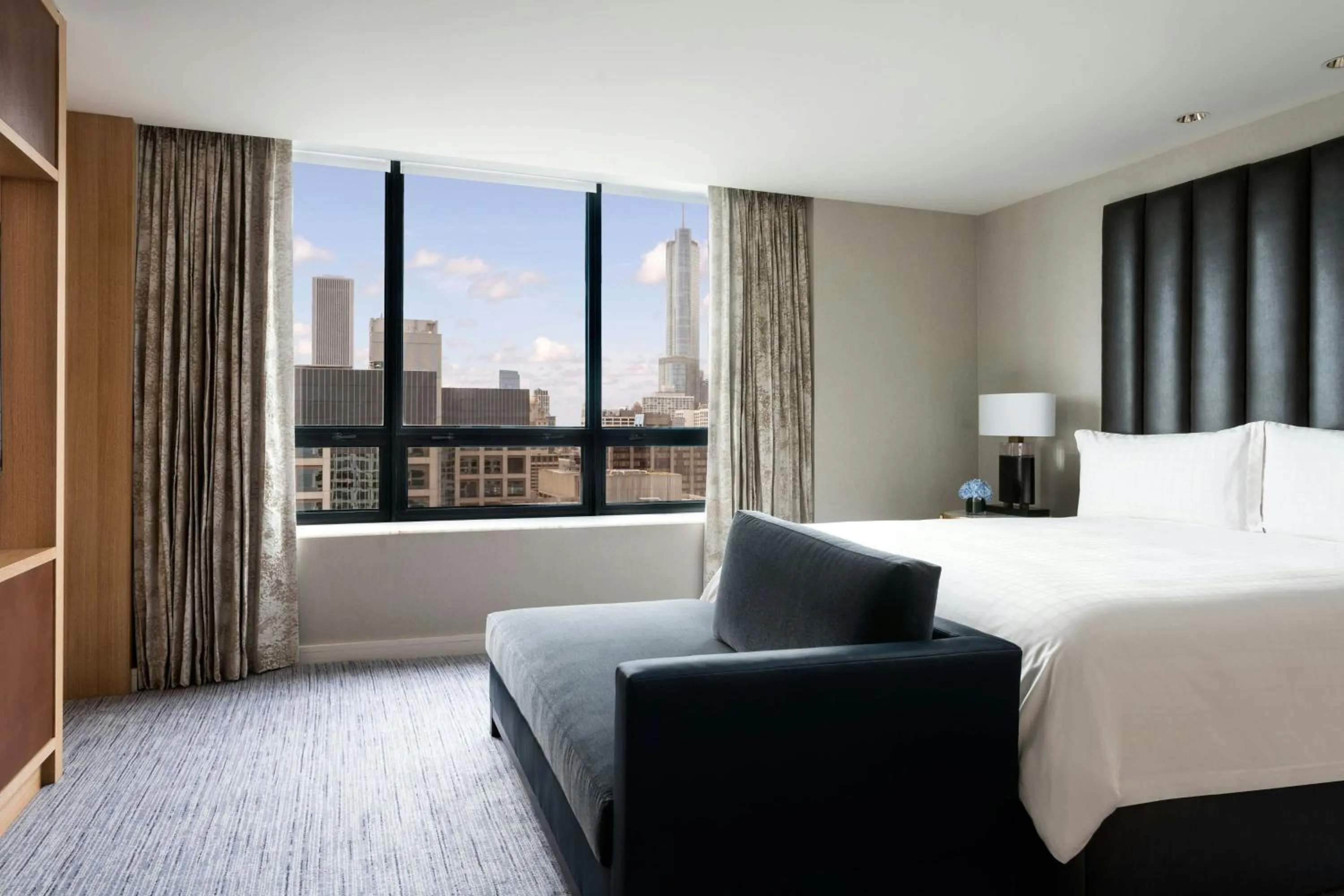 Photo of the whole room, Bed in The Ritz-Carlton, Chicago