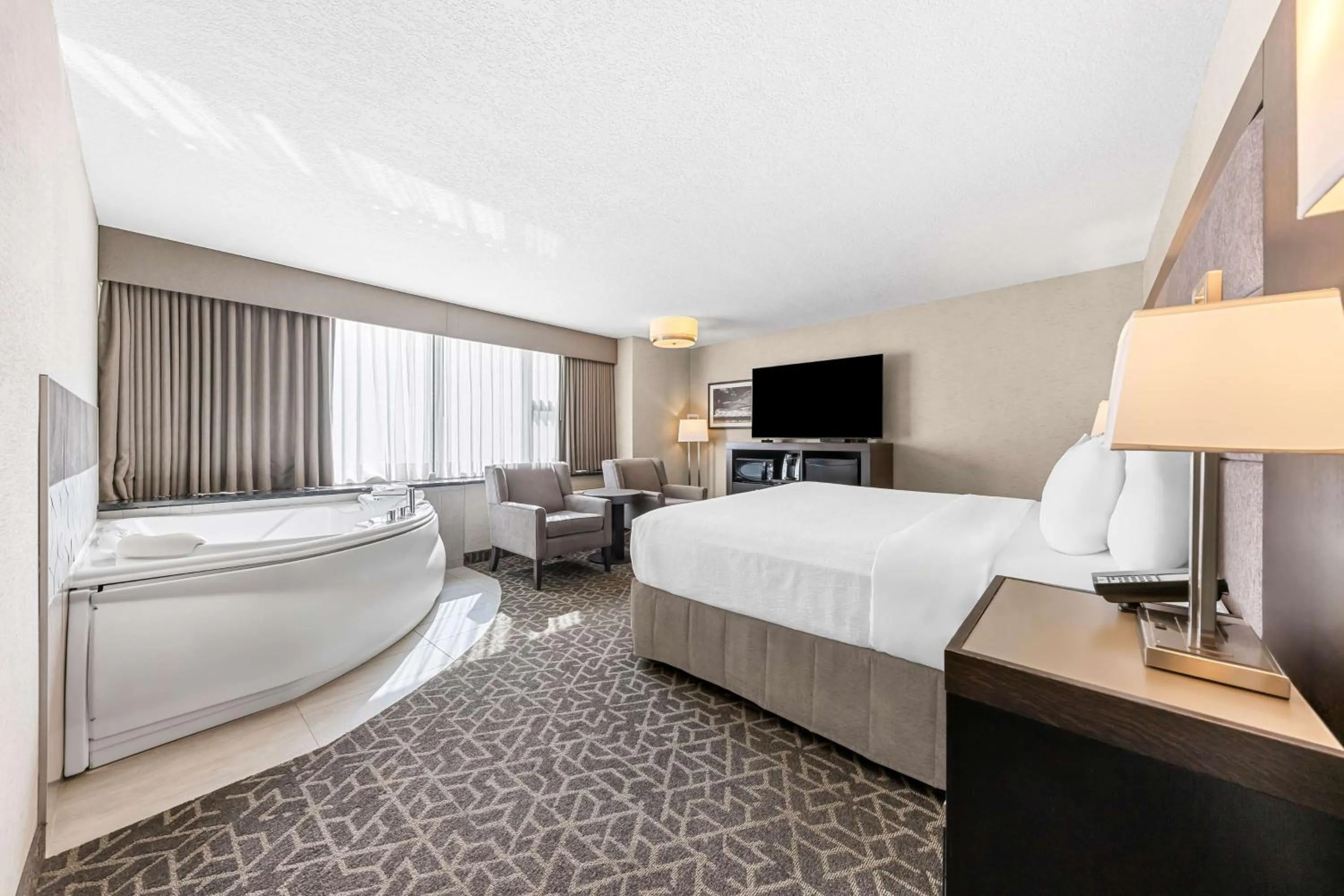 Bedroom, Bed in Best Western Plus Banff International Lodge