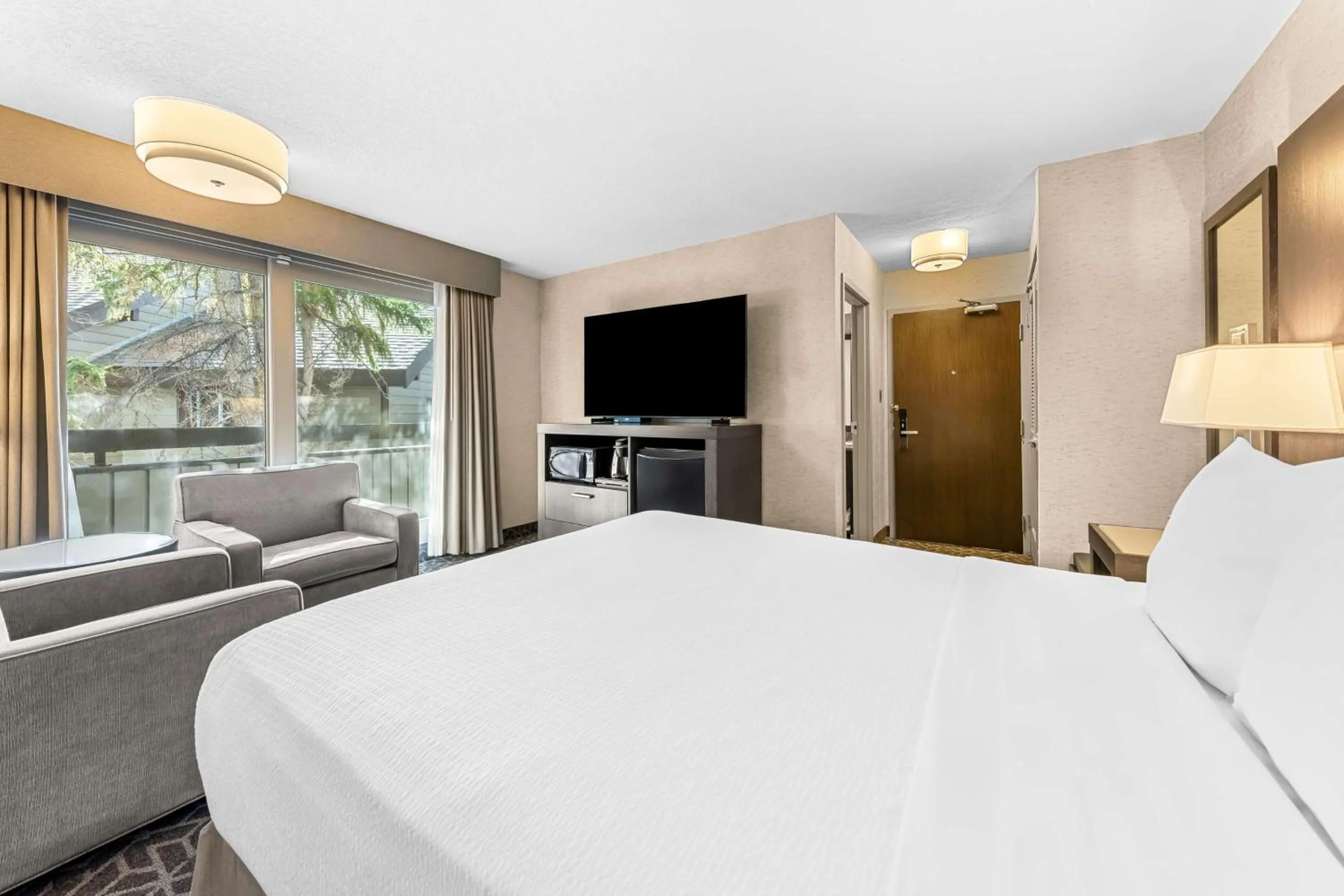 Bedroom, Bed in Best Western Plus Banff International Lodge