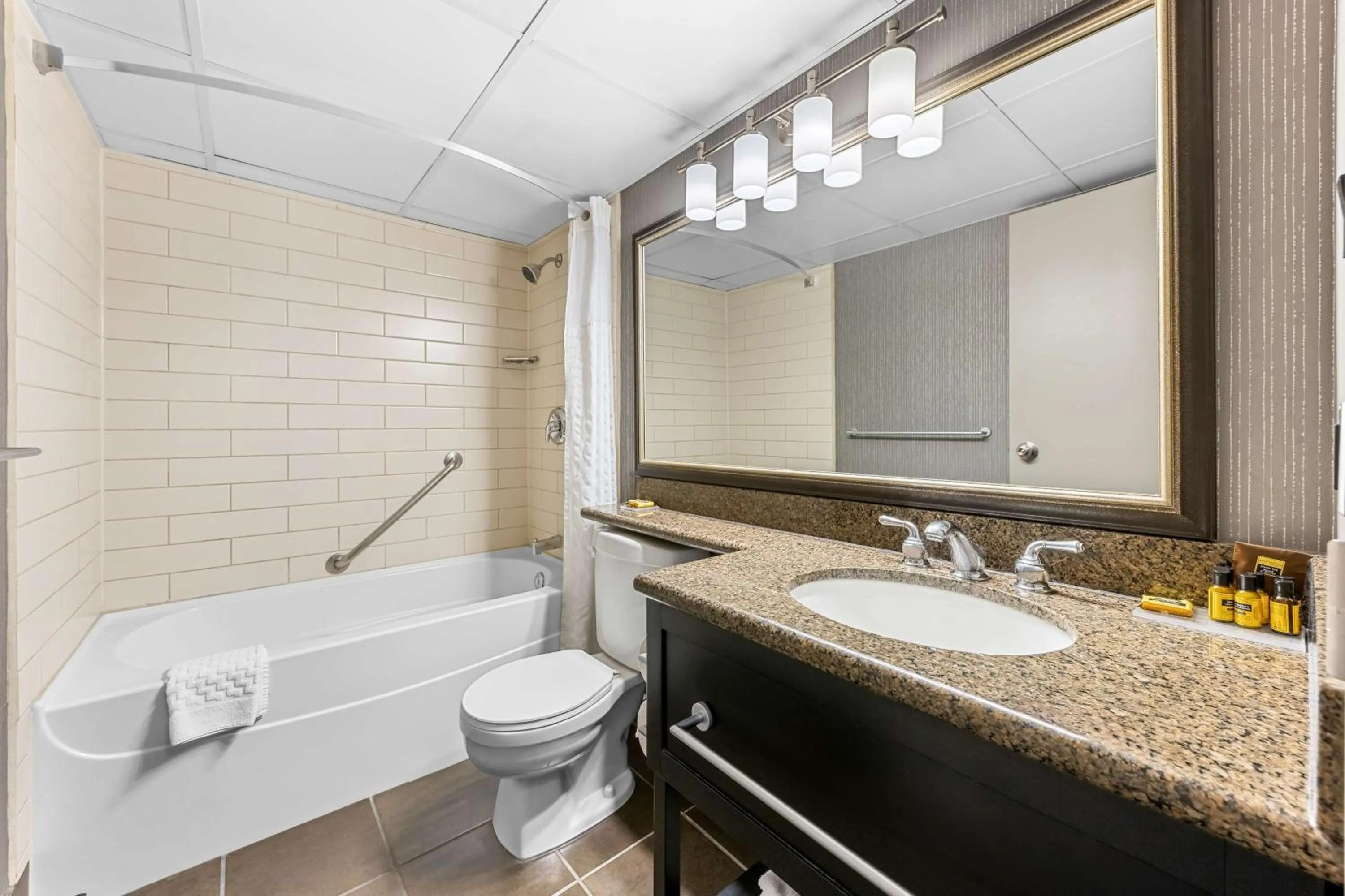 Bathroom in Best Western Plus Banff International Lodge