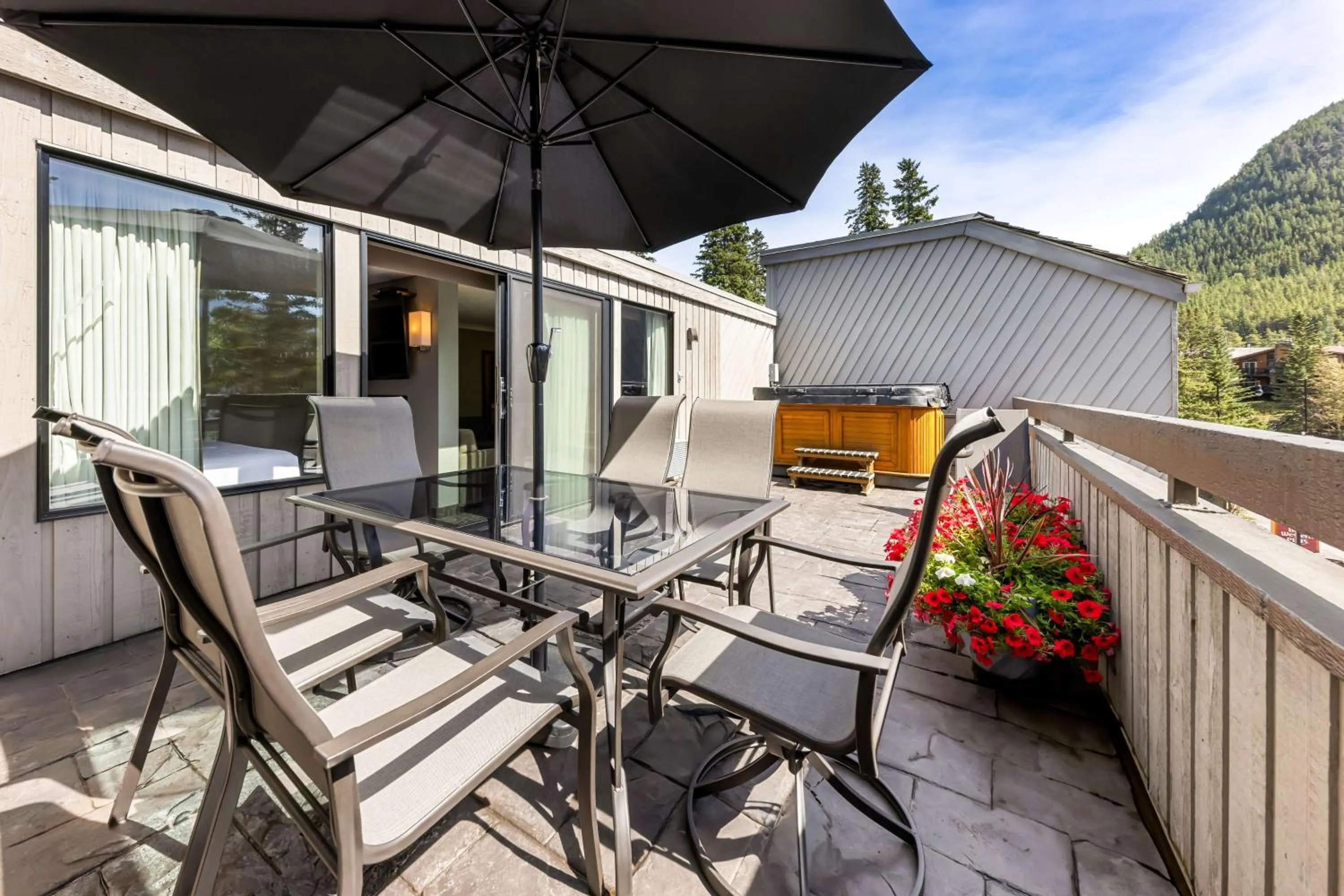 Photo of the whole room in Best Western Plus Banff International Lodge