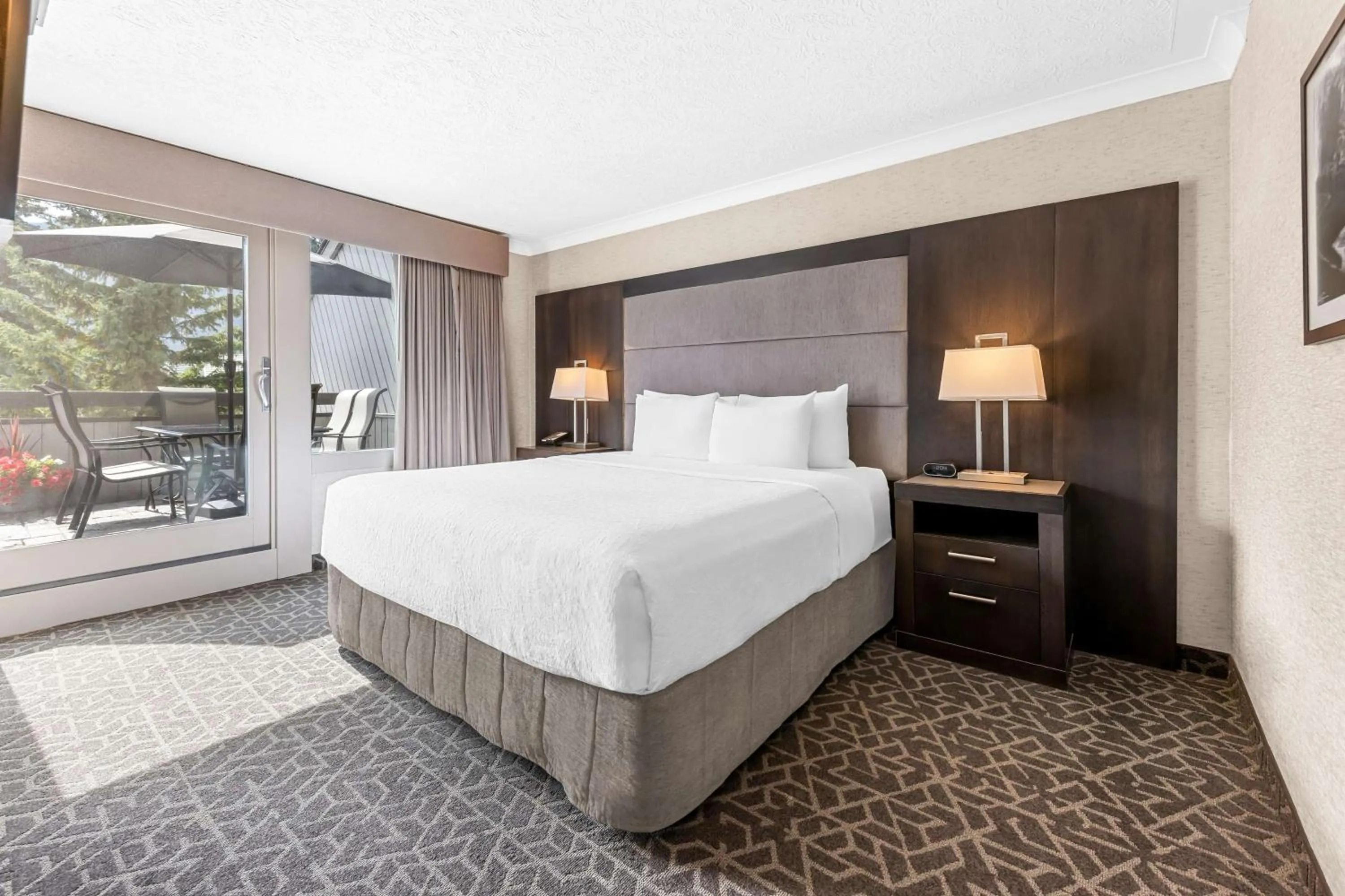 Photo of the whole room, Bed in Best Western Plus Banff International Lodge