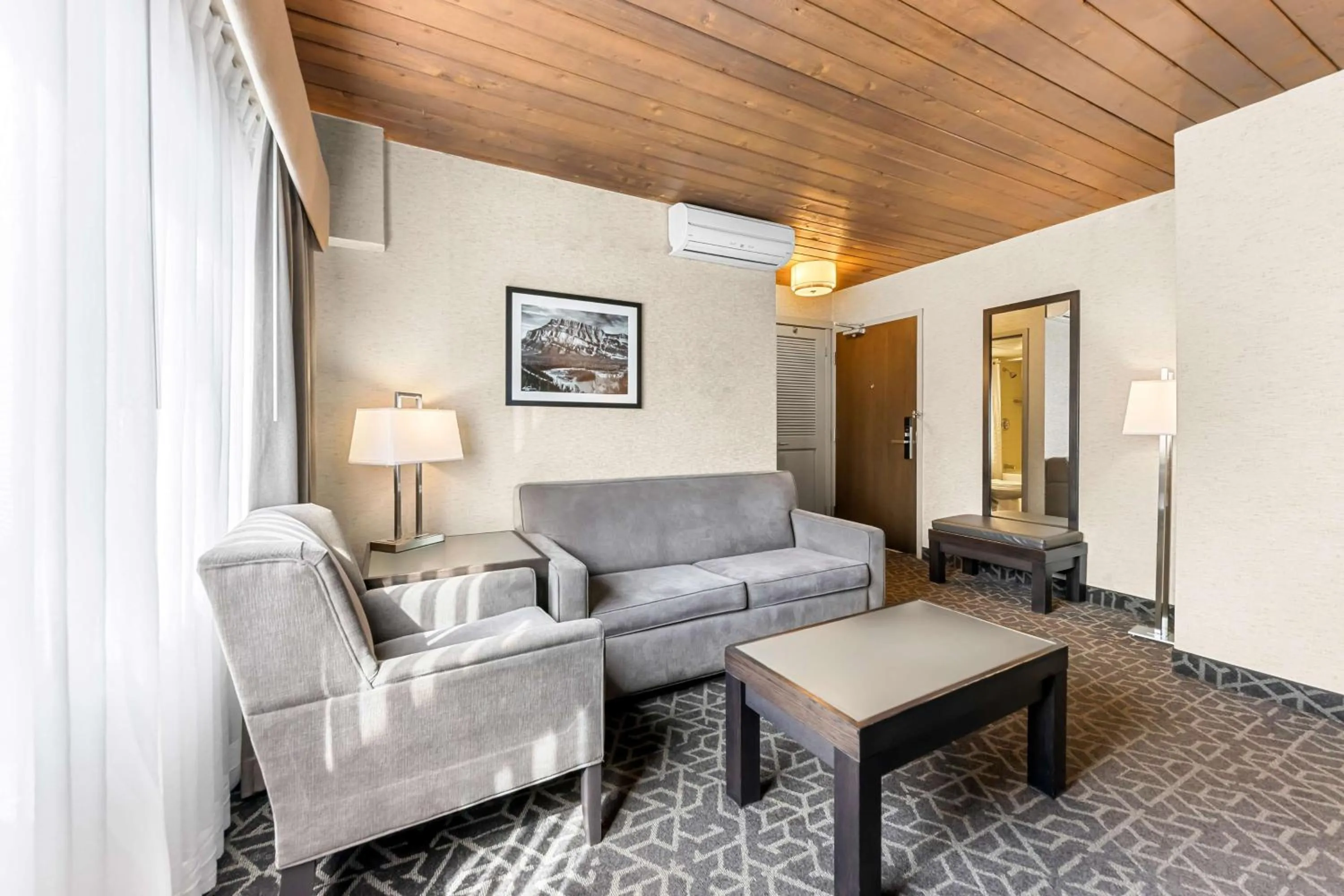 Photo of the whole room in Best Western Plus Banff International Lodge
