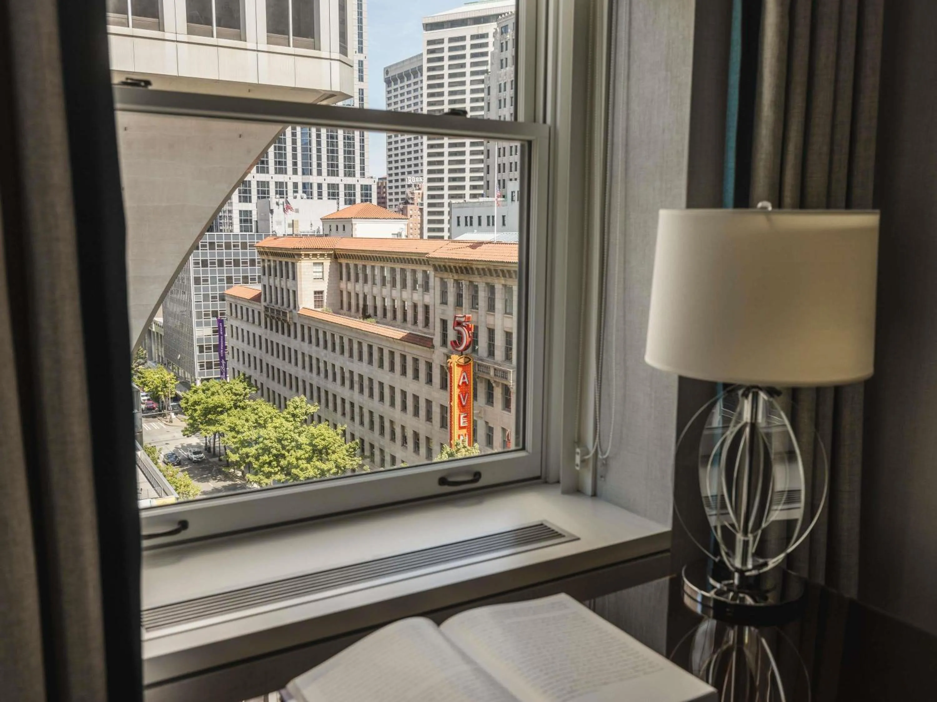 Bedroom in Fairmont Olympic Hotel