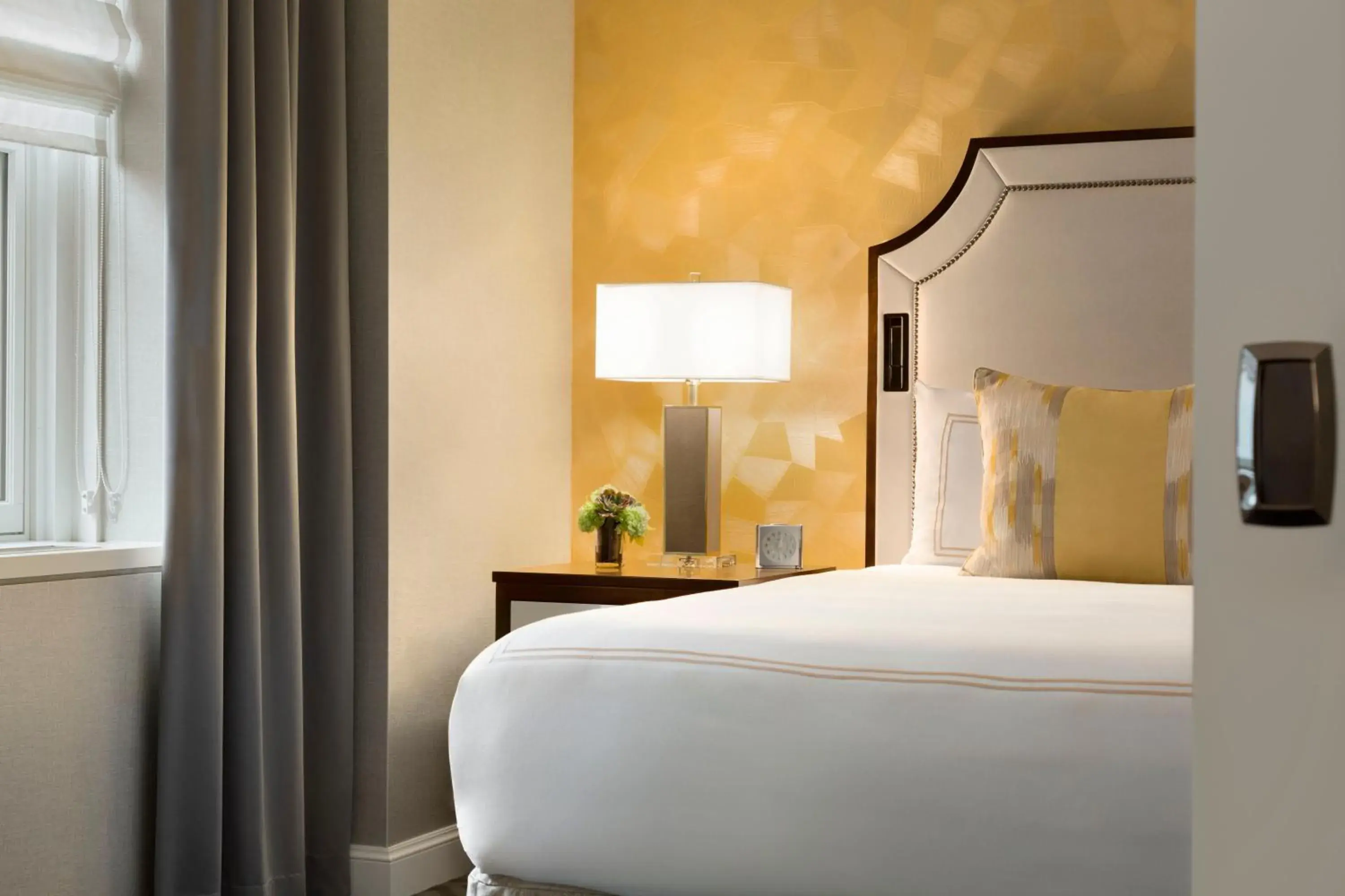 Signature King Room in Fairmont Olympic Hotel Signature King Room in Fairmont Olympic Hotel