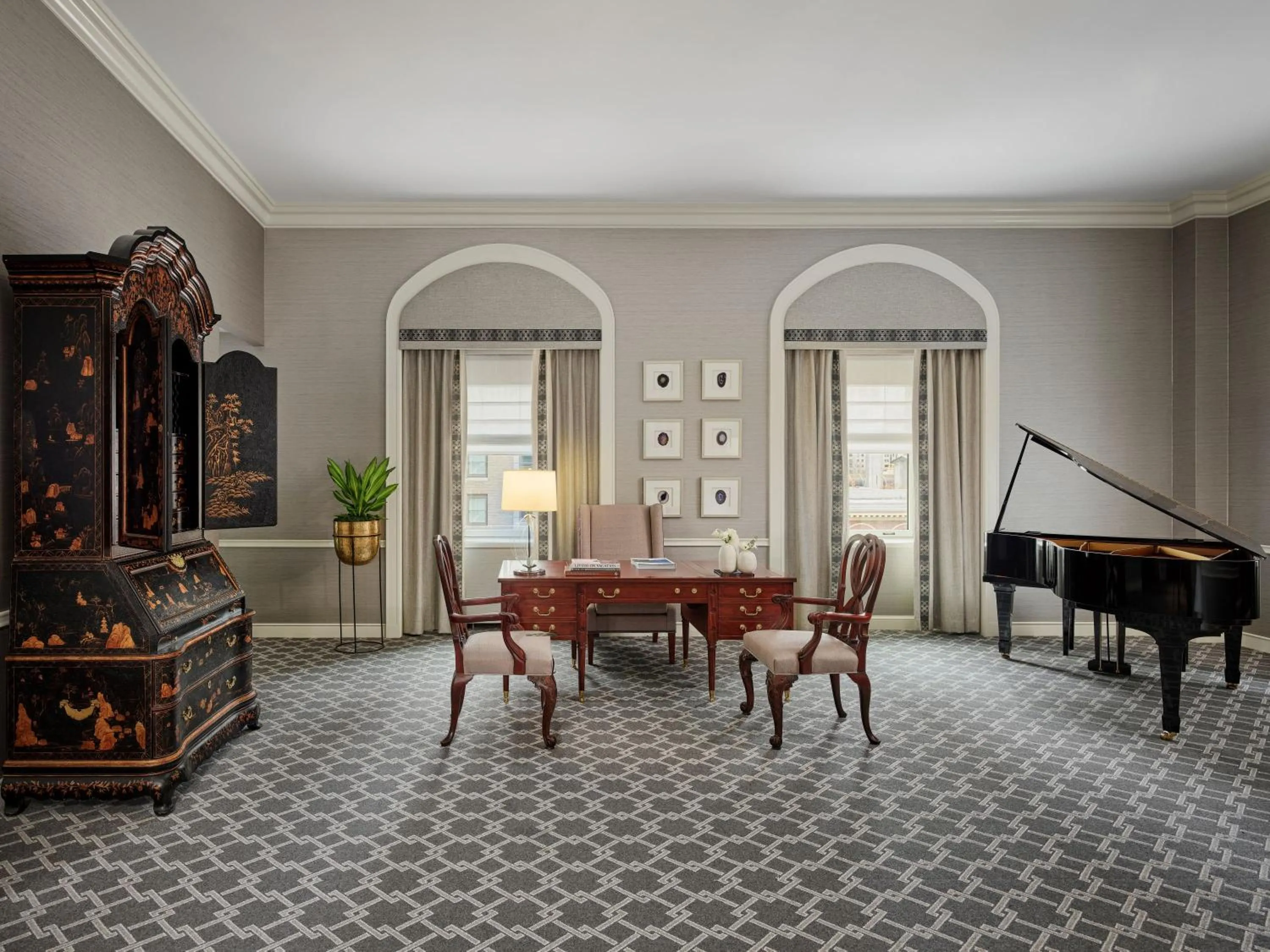 Living room in Fairmont Olympic Hotel