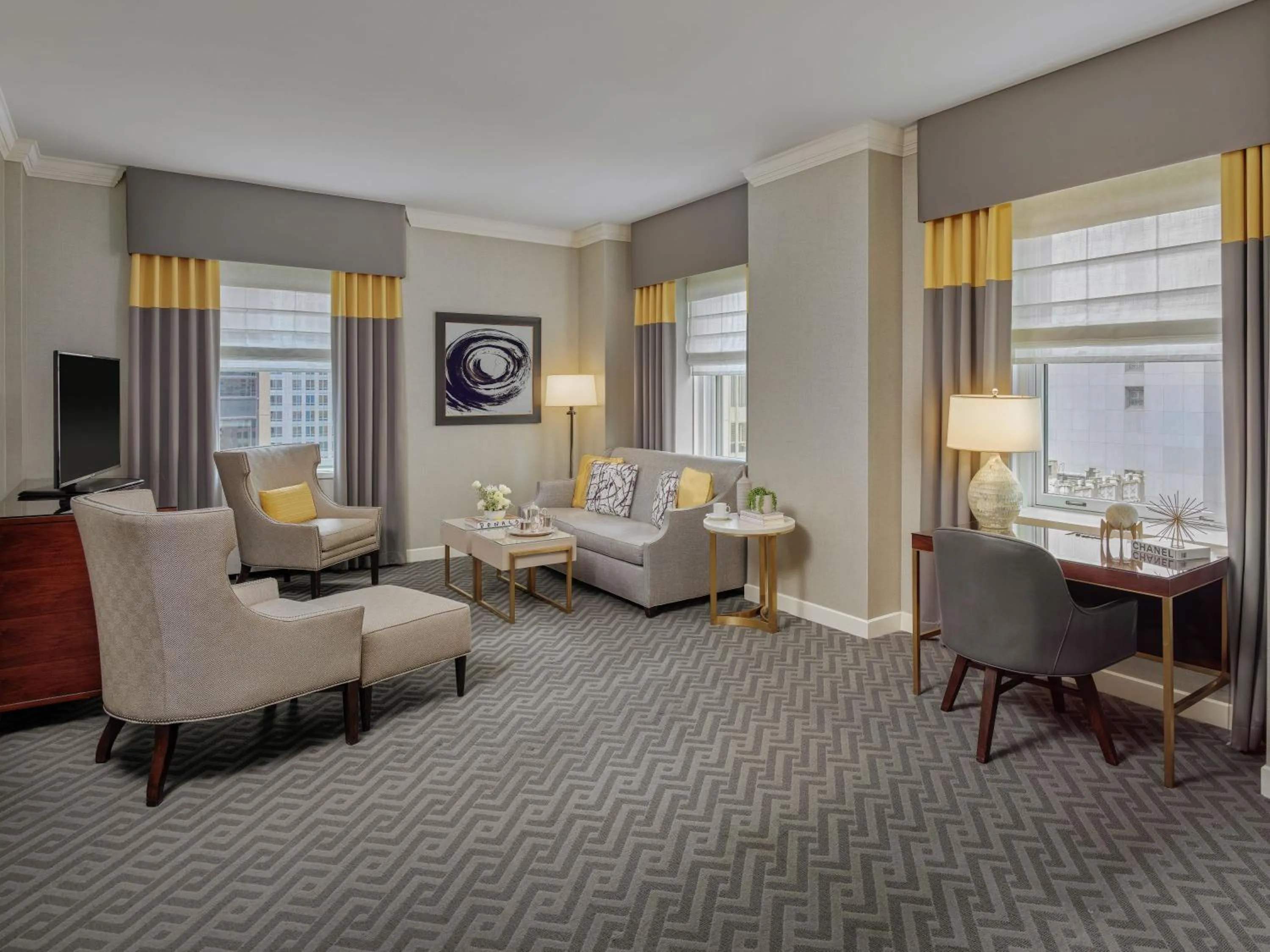 Seating area, Bed in Fairmont Olympic Hotel