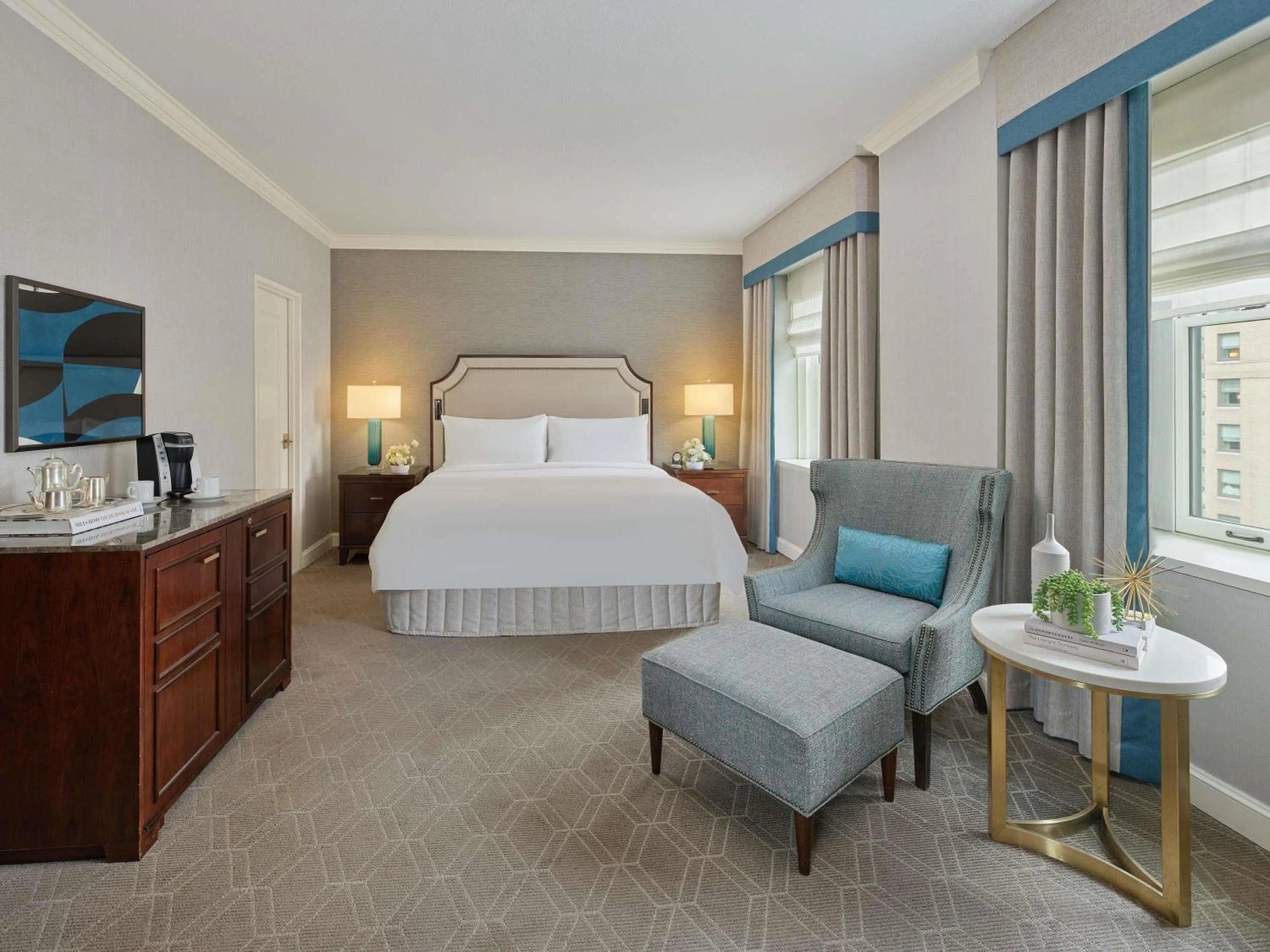 Bedroom, Bed in Fairmont Olympic Hotel