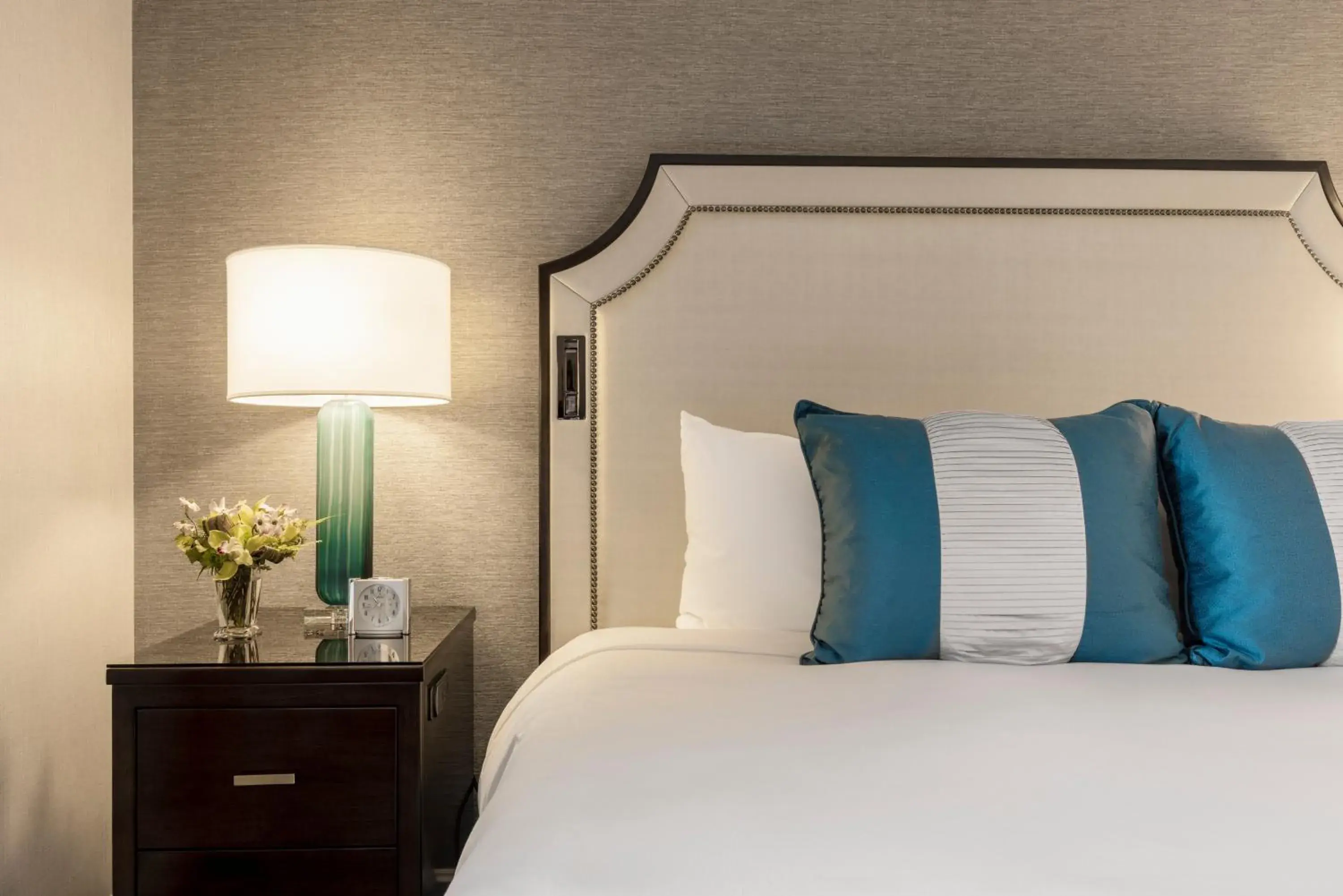 Deluxe Corner King Room in Fairmont Olympic Hotel Deluxe Corner King Room in Fairmont Olympic Hotel