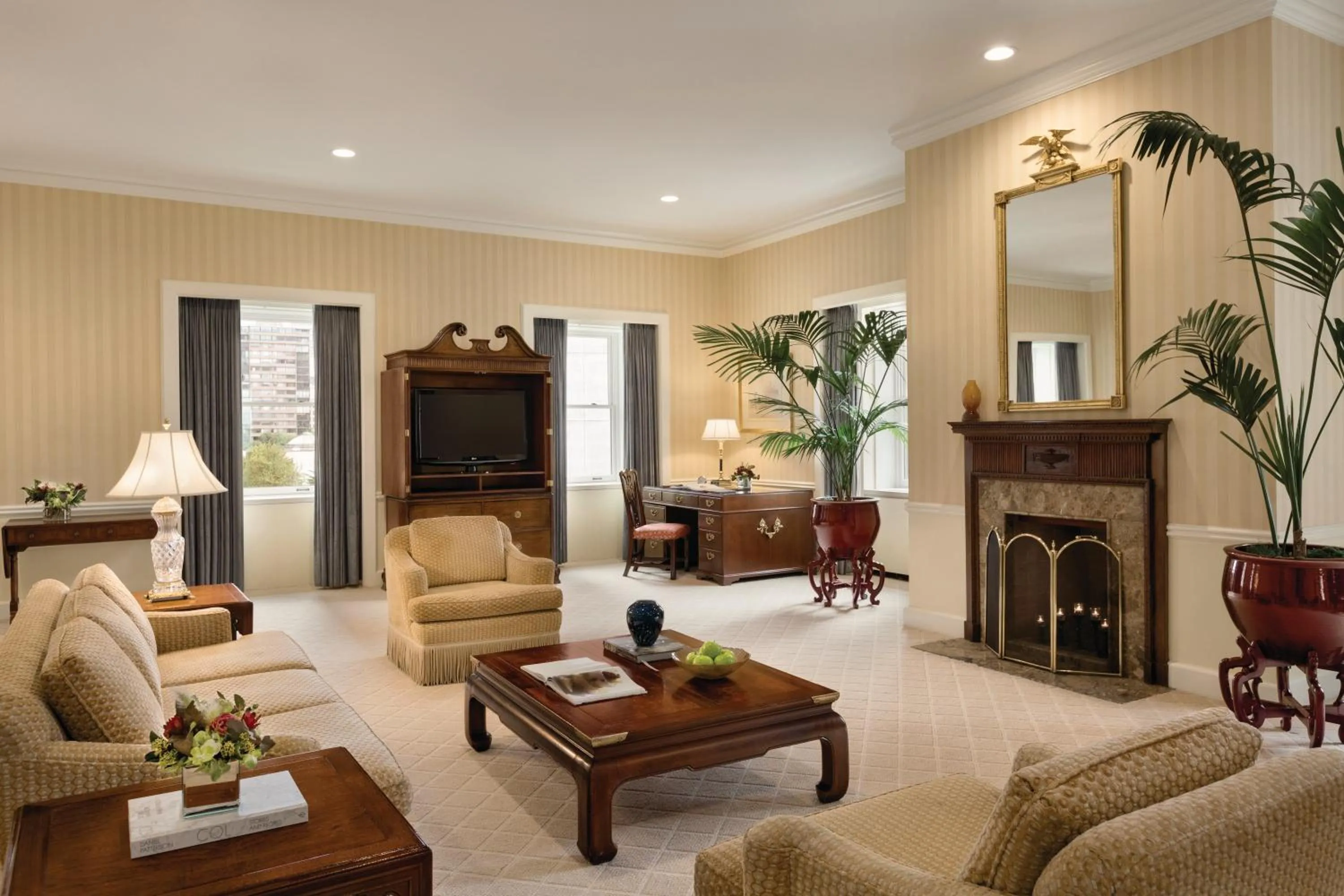 Living room in Fairmont Olympic Hotel