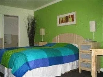 Photo of the whole room, Bed in Sequoia Inn Redwood City