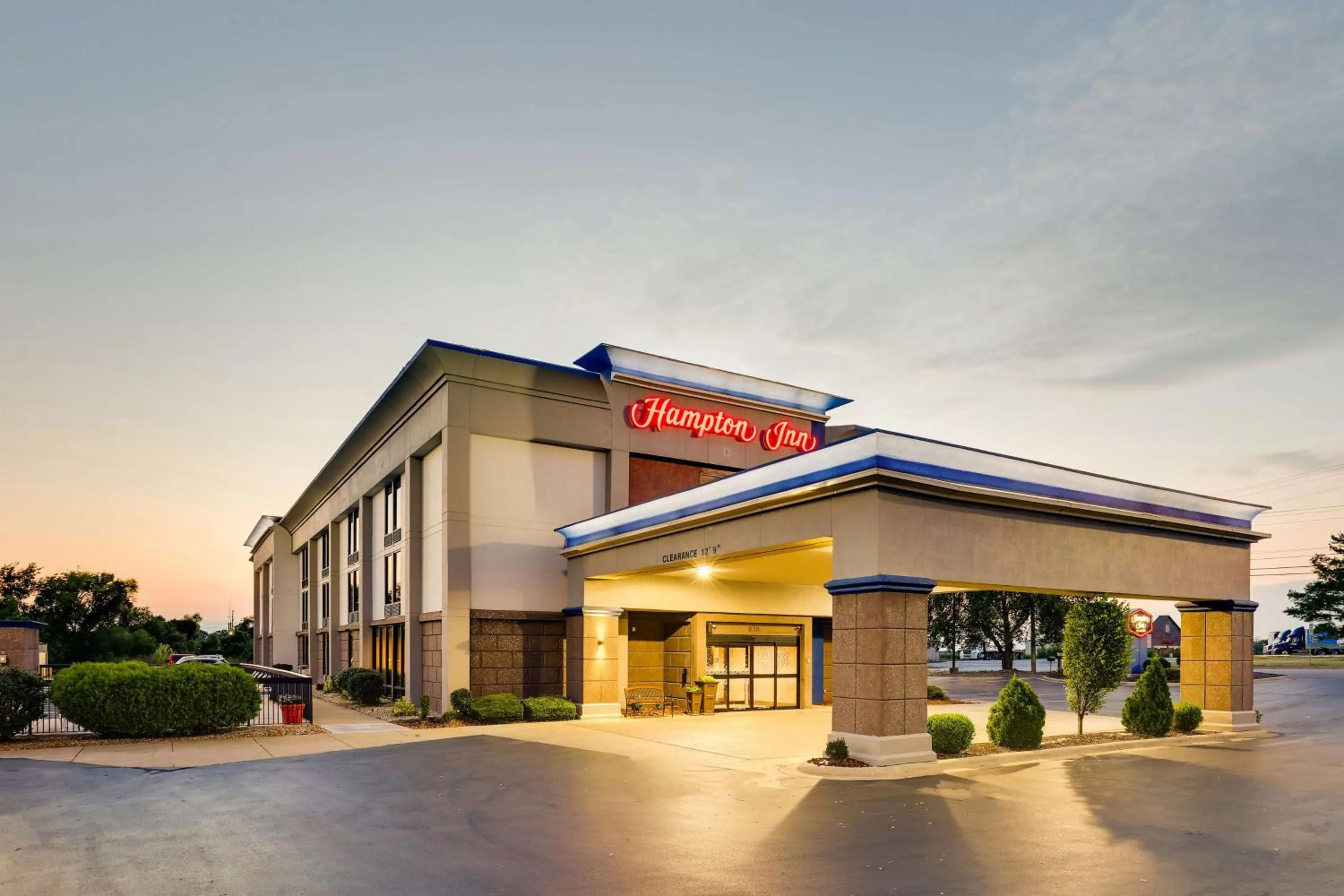 Property building in Hampton Inn Lebanon