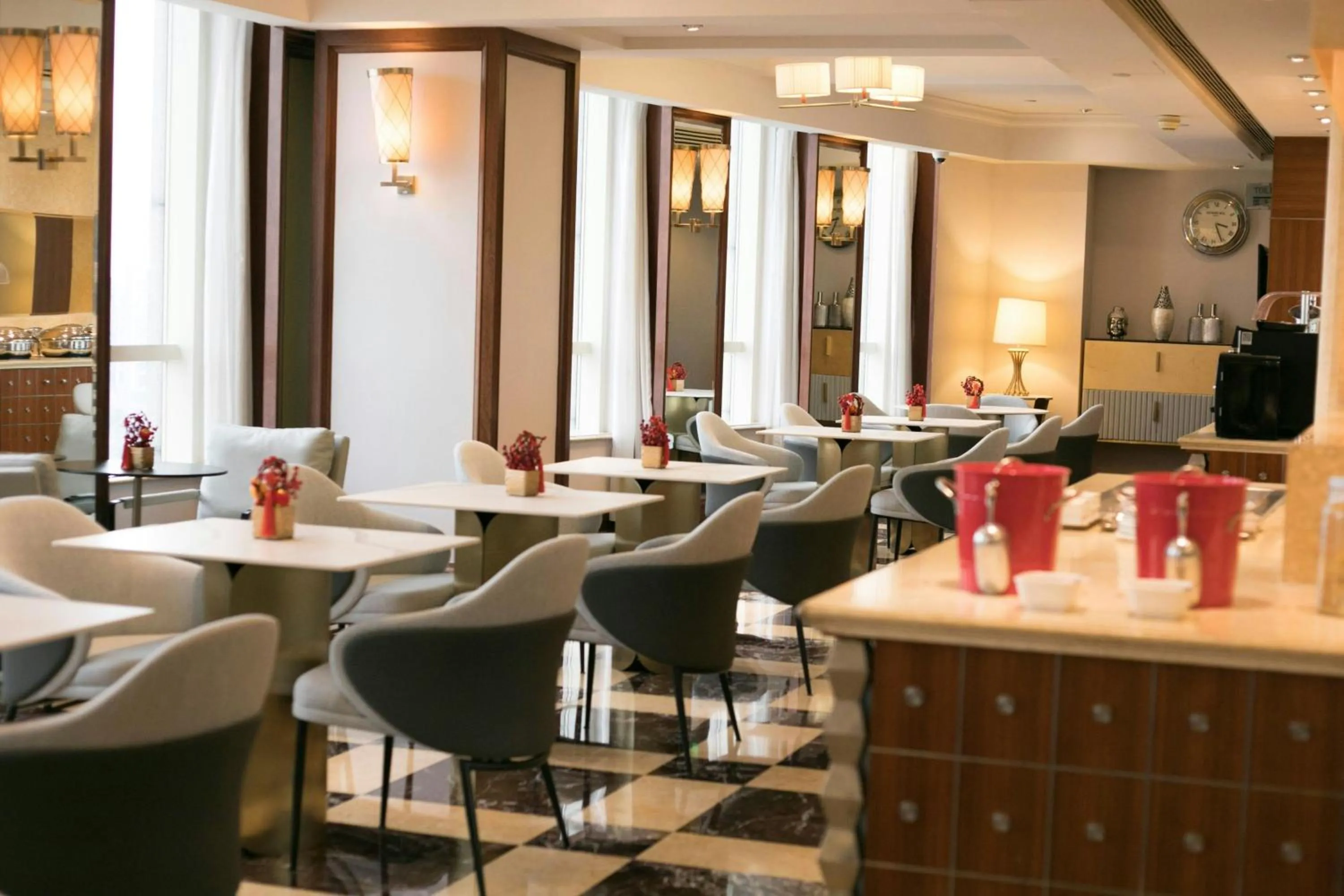 Lounge or bar in Renaissance Shanghai Pudong Hotel