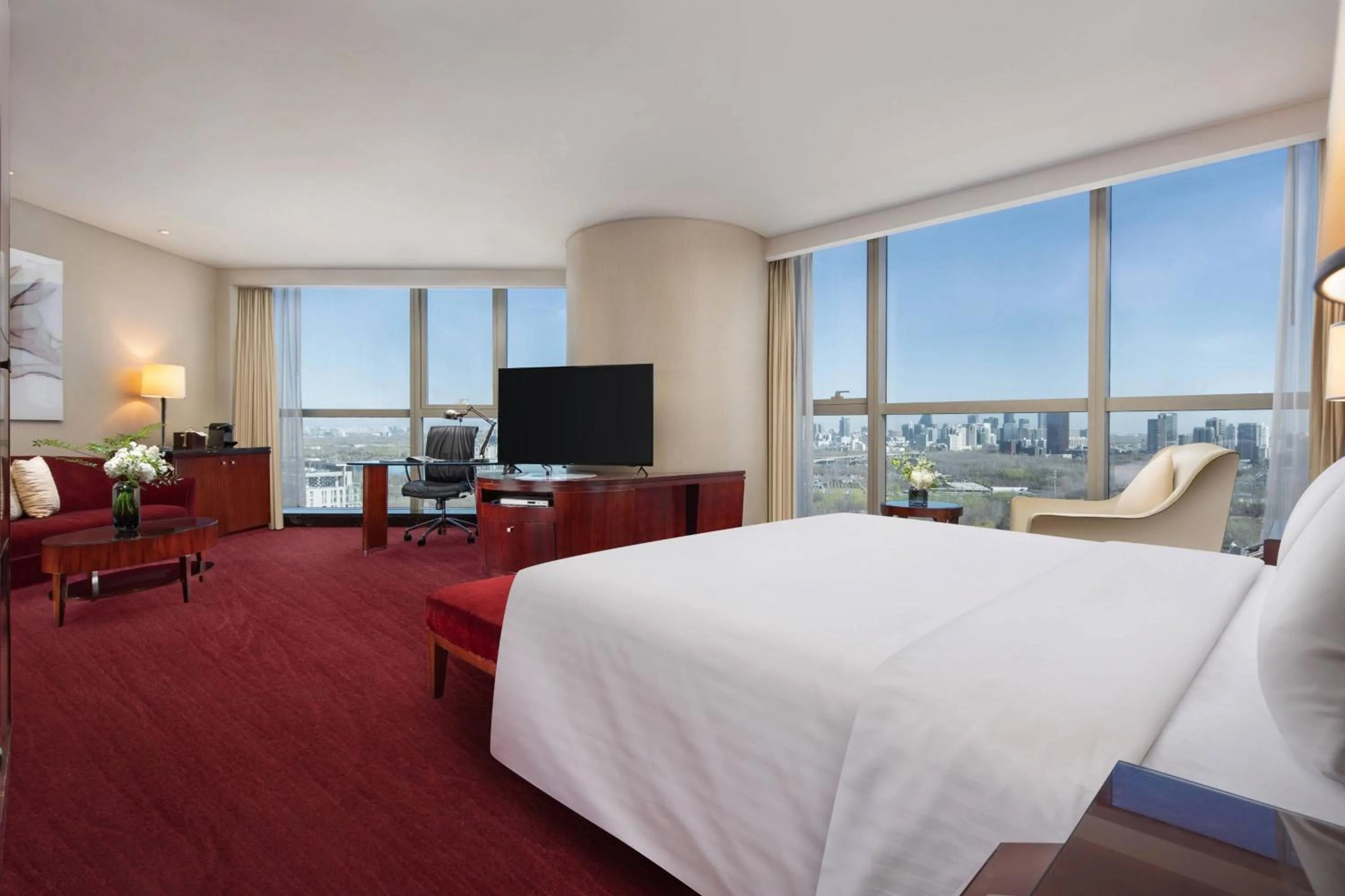 Lounge or bar, Bed in Beijing Marriott Hotel Northeast