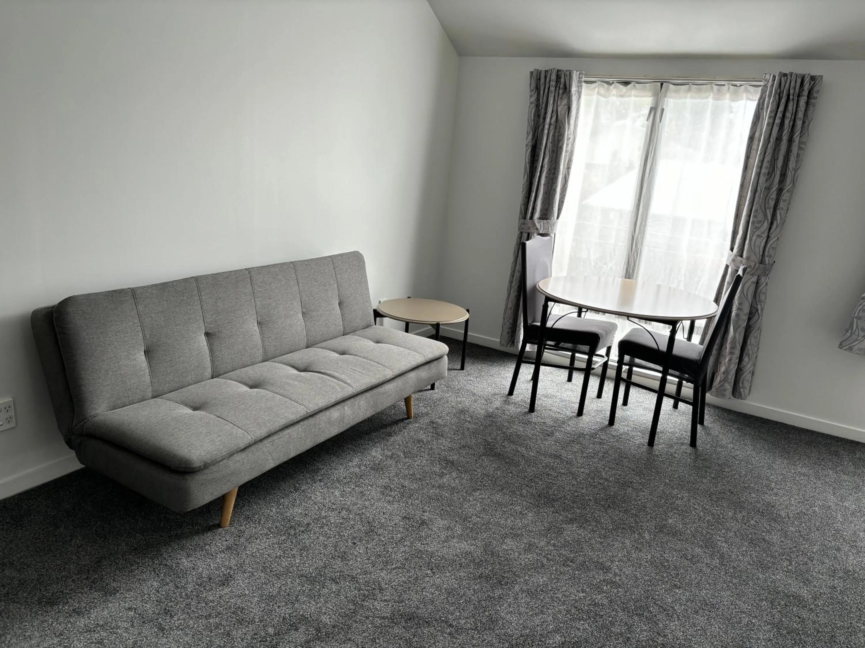 Seating area in Courtesy Court Motel