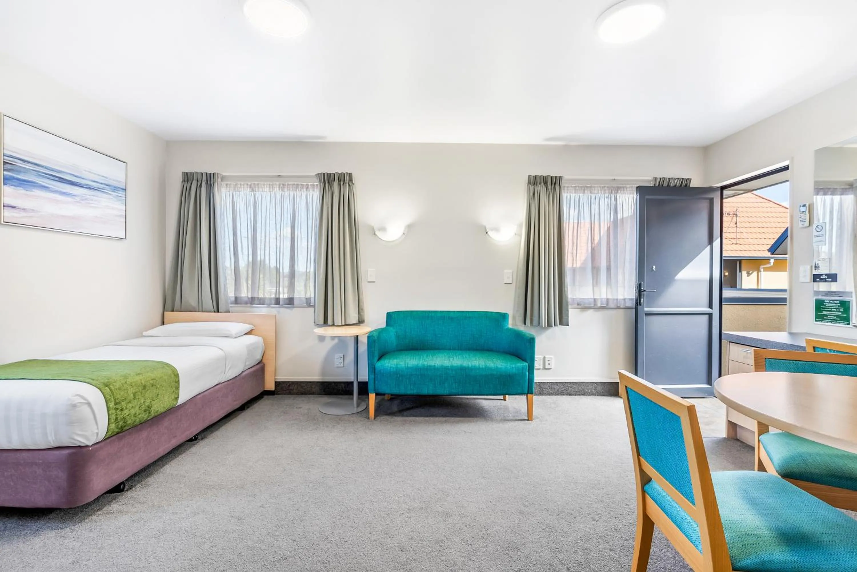 Living room, Bed in Bella Vista Motel Whangarei