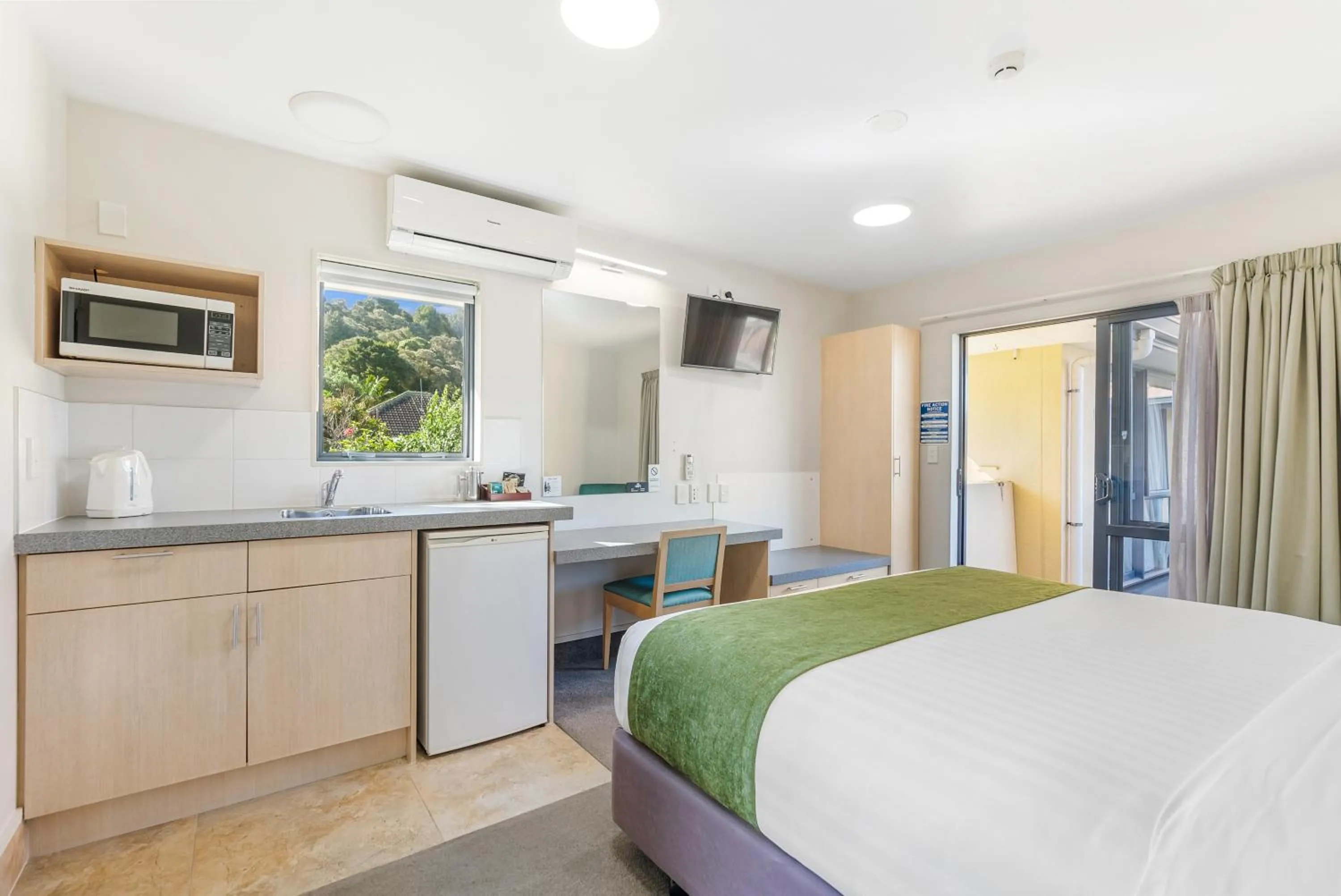 Bed in Bella Vista Motel Whangarei